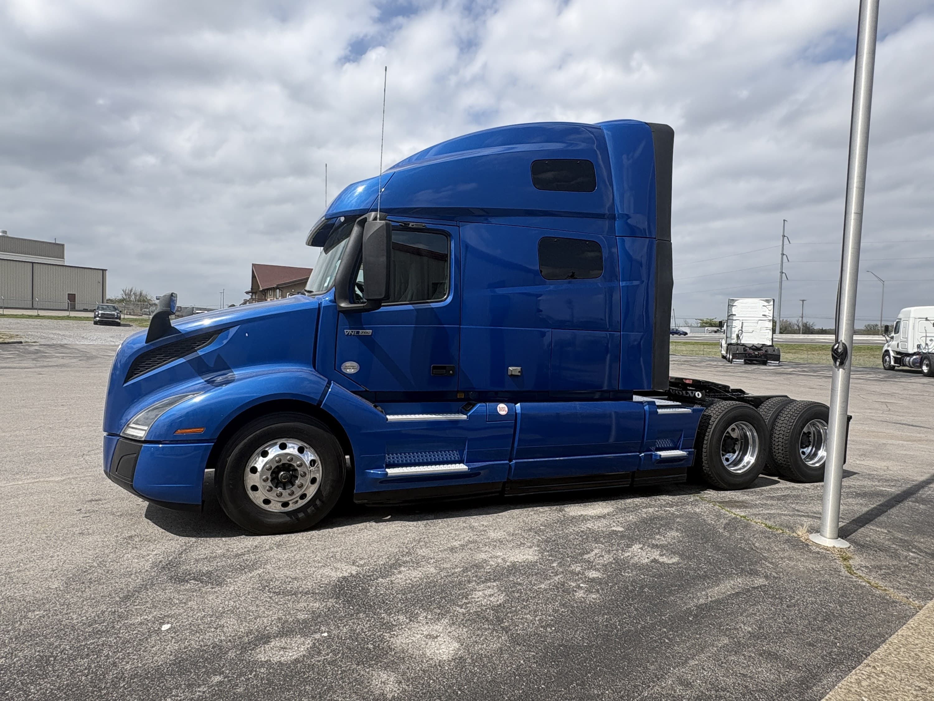 2021 Volvo VNL 760 — photo 4