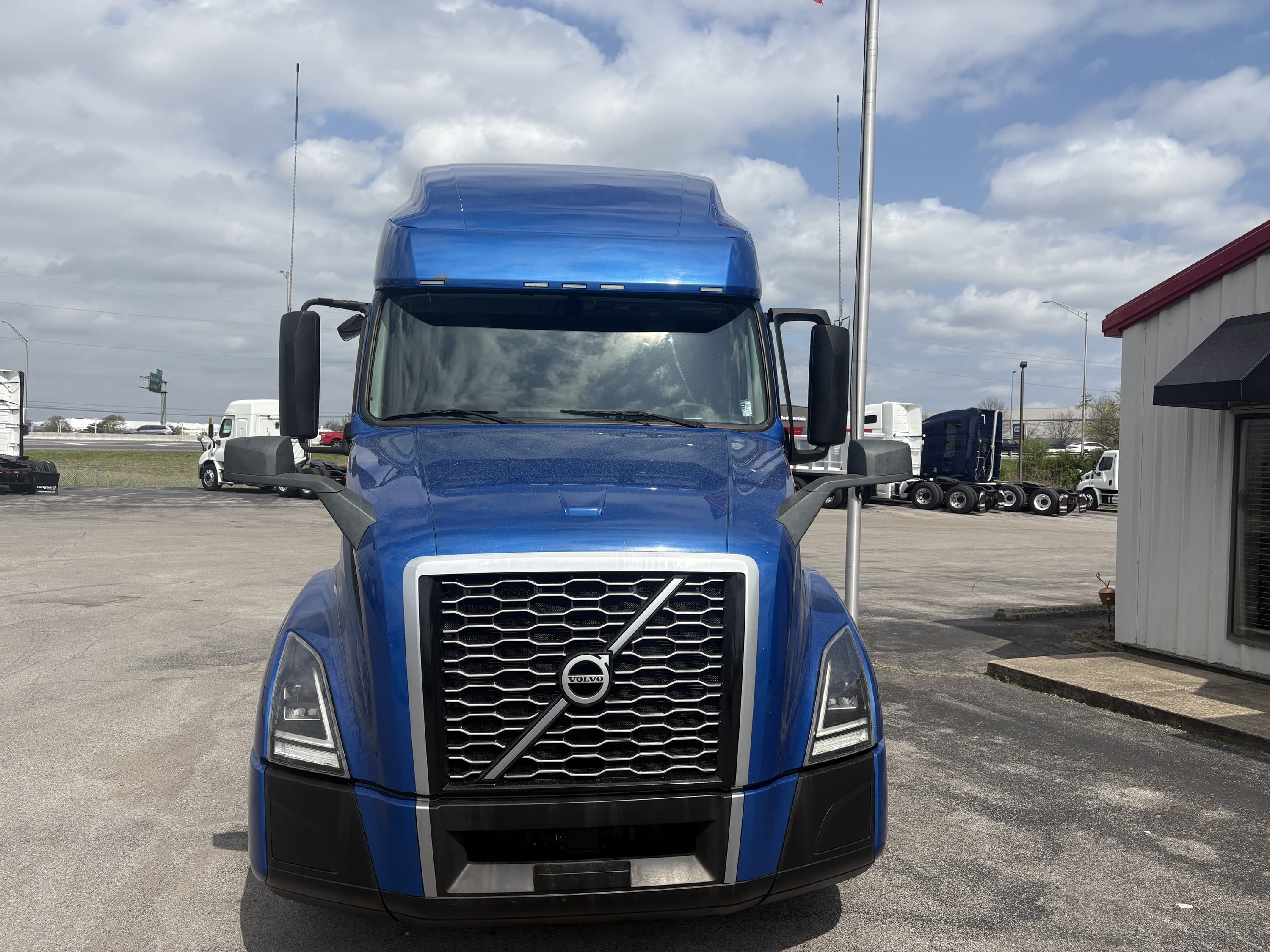 2021 Volvo VNL 760 — photo 6