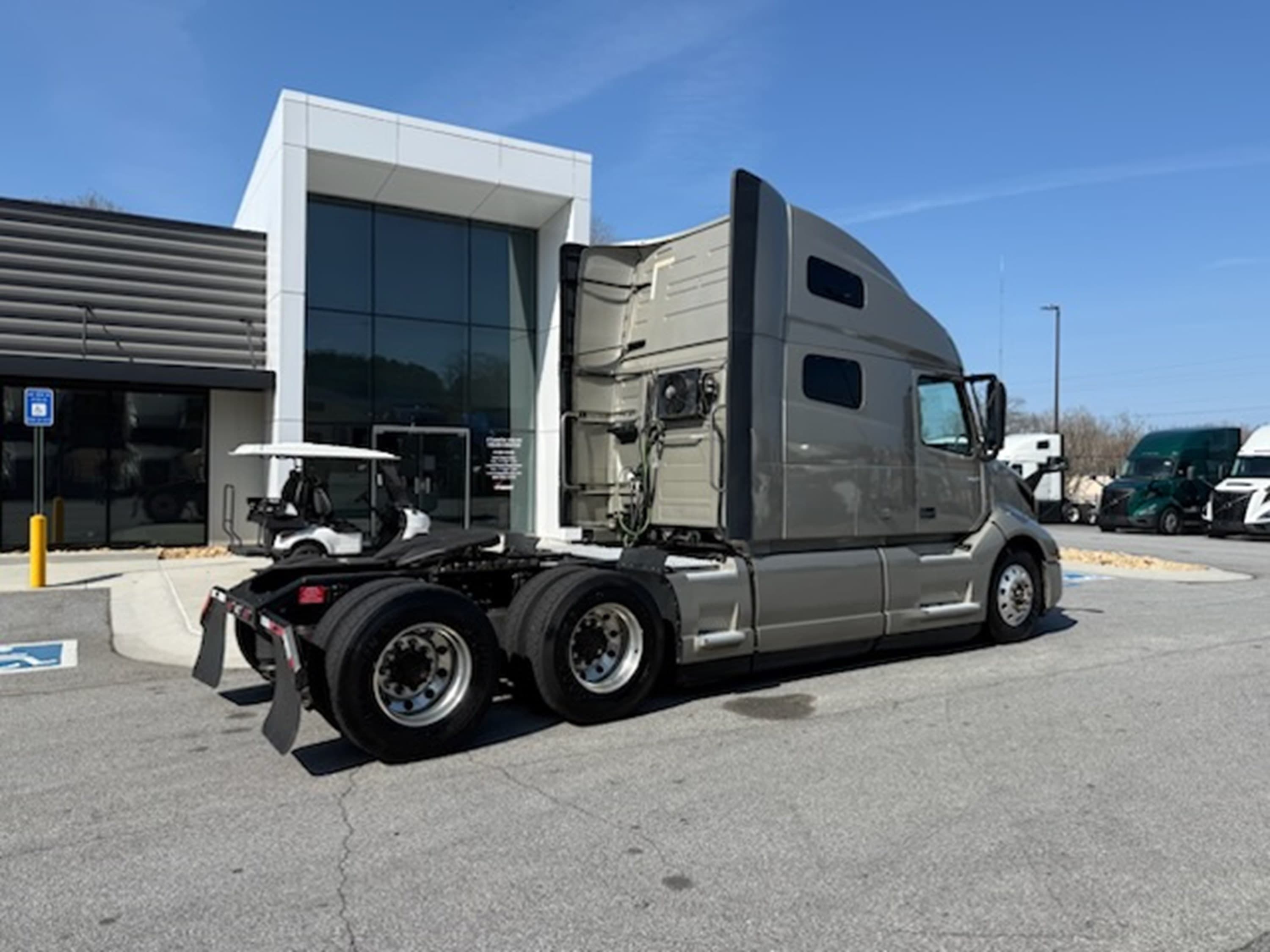 2022 Volvo VNL 760 — photo 3