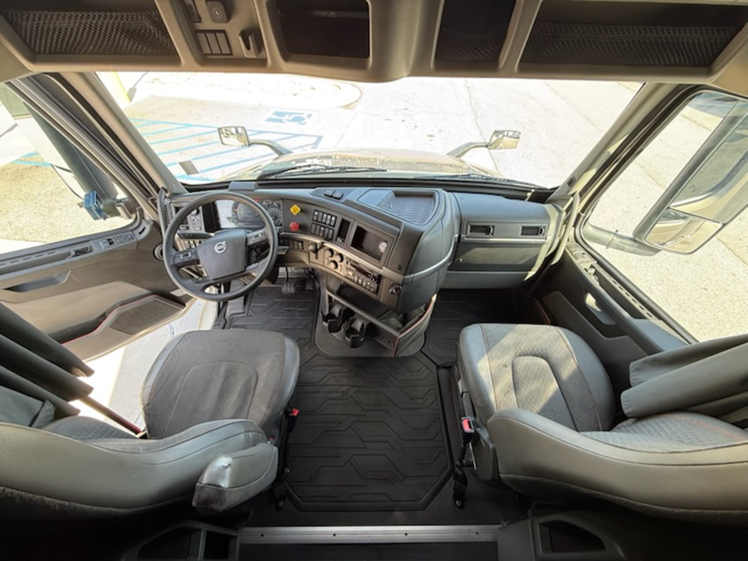 2022 Volvo VNL 760 — photo 11