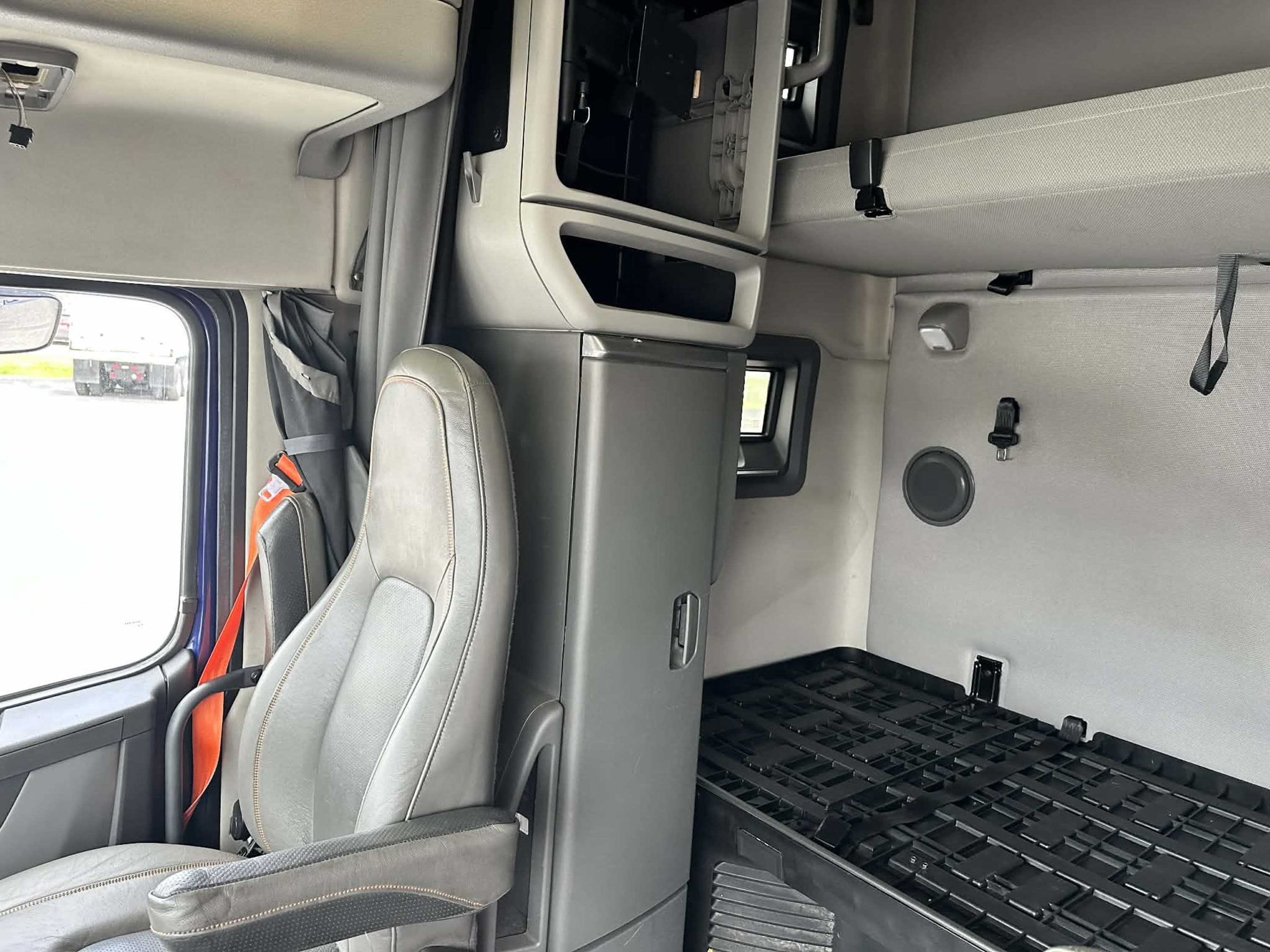 2019 Volvo VNL 760 — photo 10