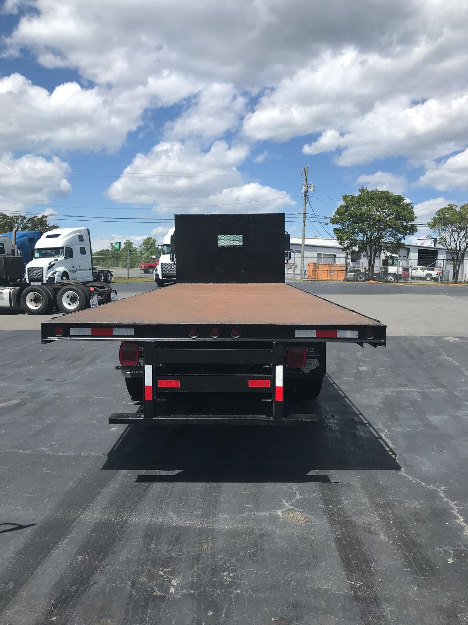 2015 Freightliner M2 106 — photo 2