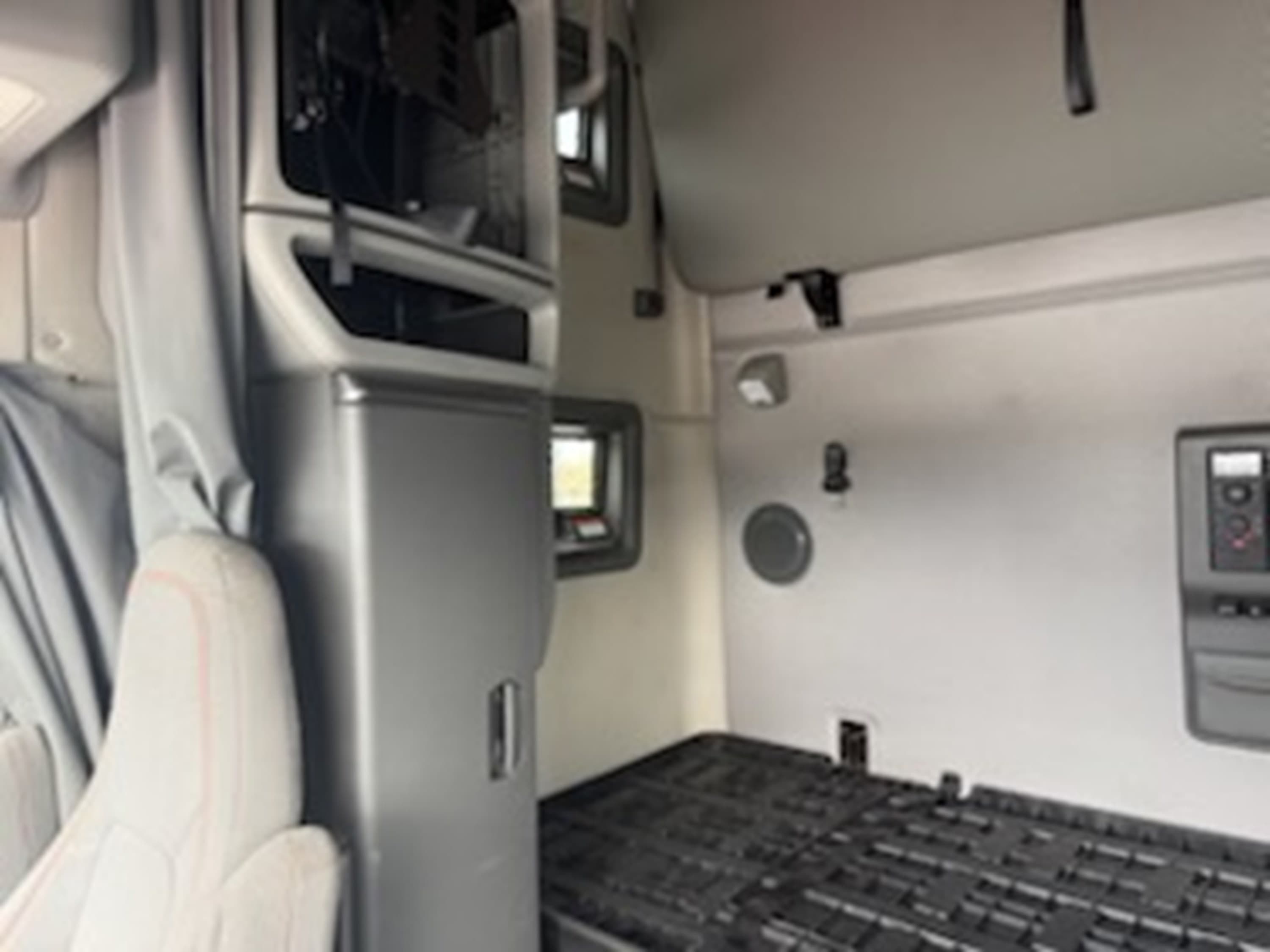 2021 Volvo VNL 760 — photo 10