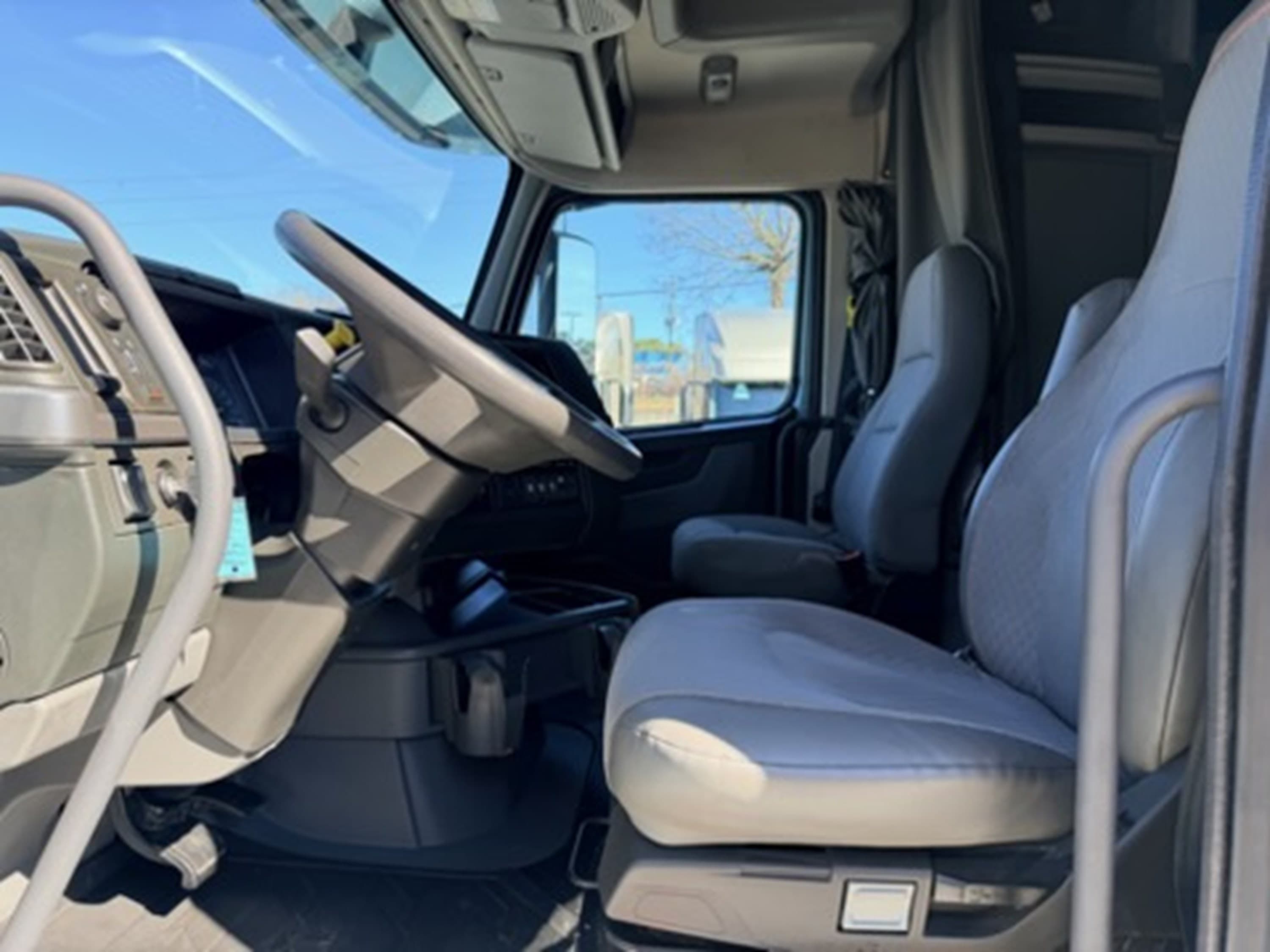 2021 Volvo VNL 760 — photo 7