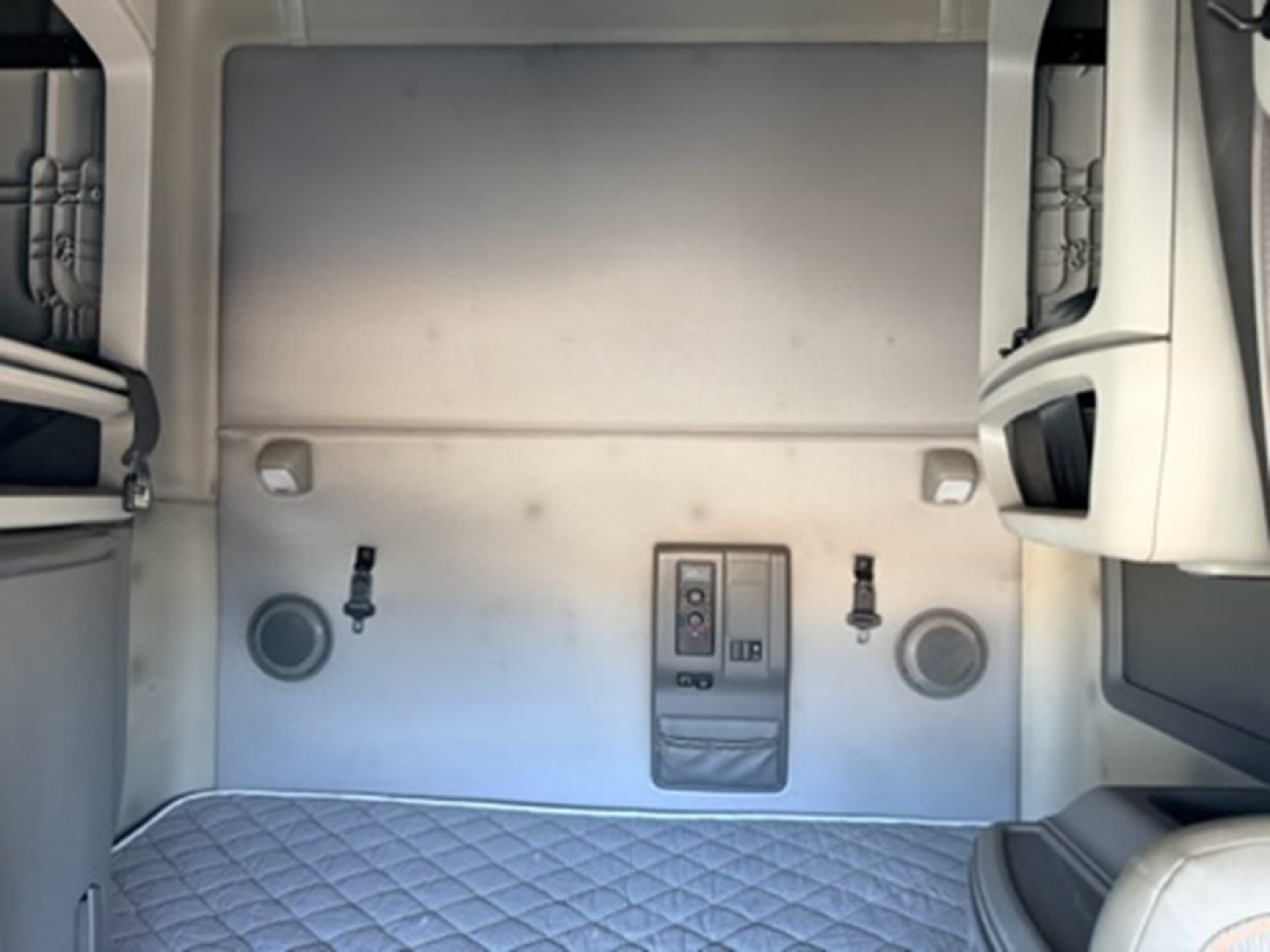 2021 Volvo VNL 760 — photo 9