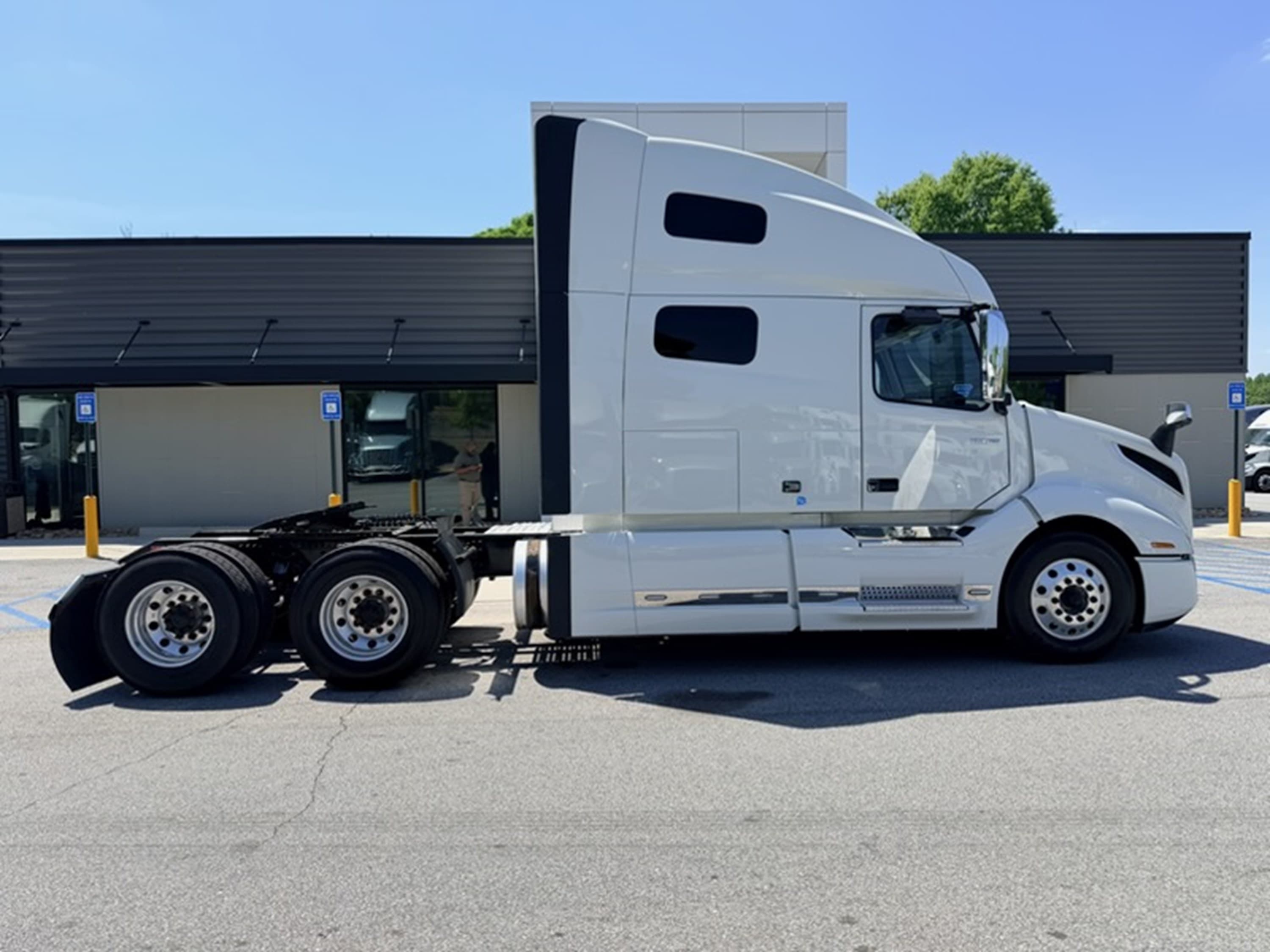 2024 Volvo VNL 760 — photo 2