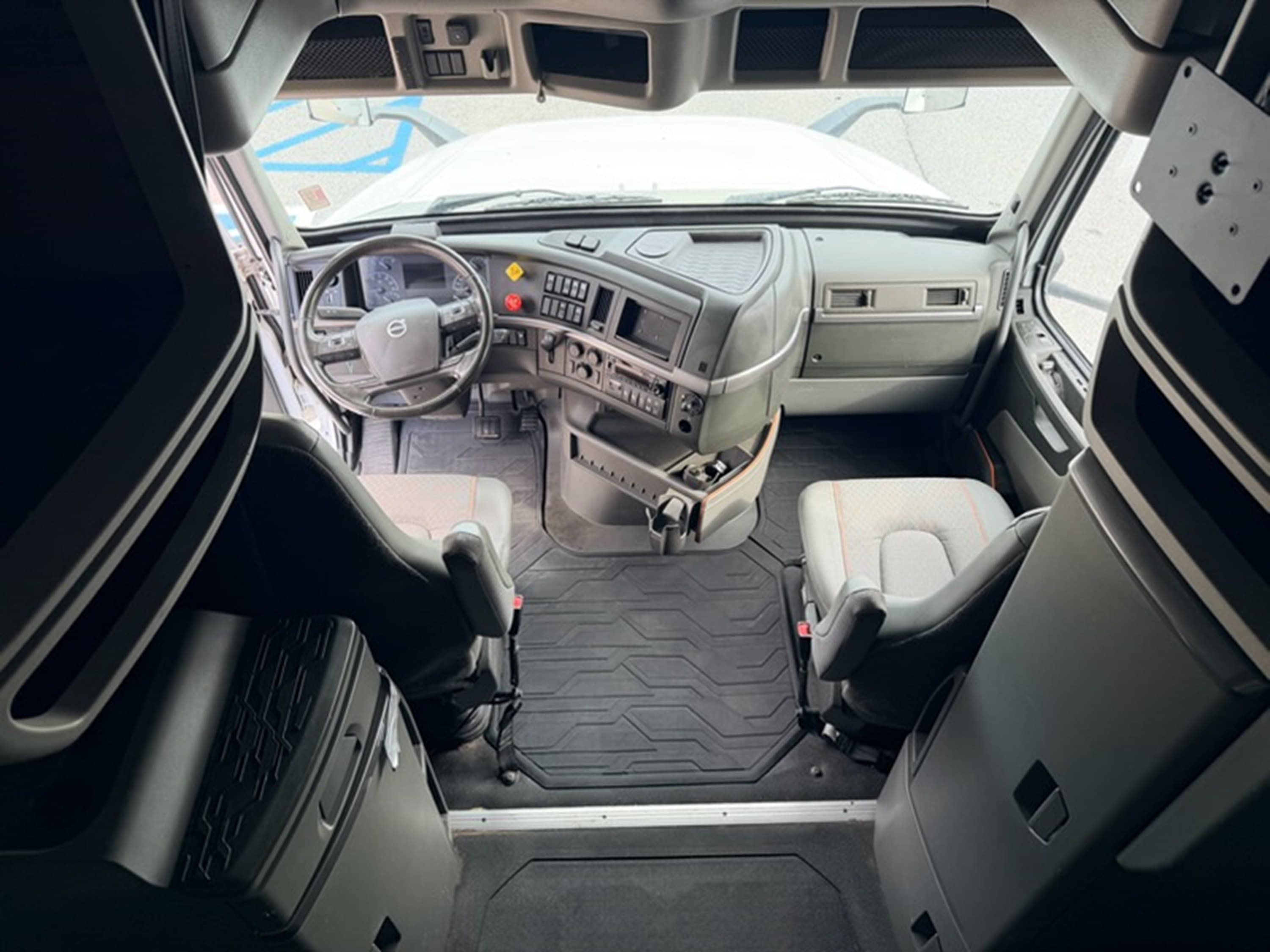 2024 Volvo VNL 760 — photo 15