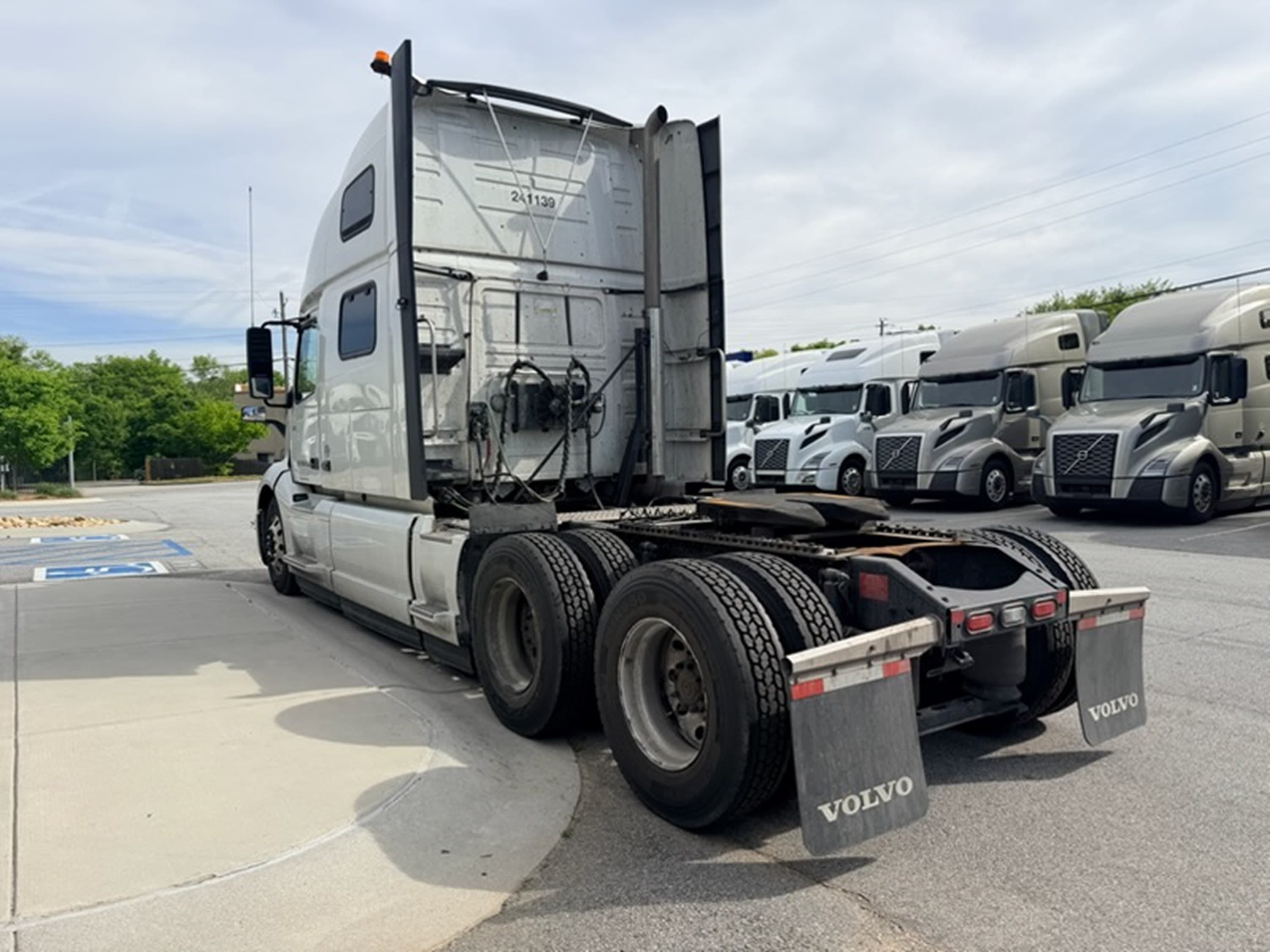2024 Volvo VNL 860 — photo 5
