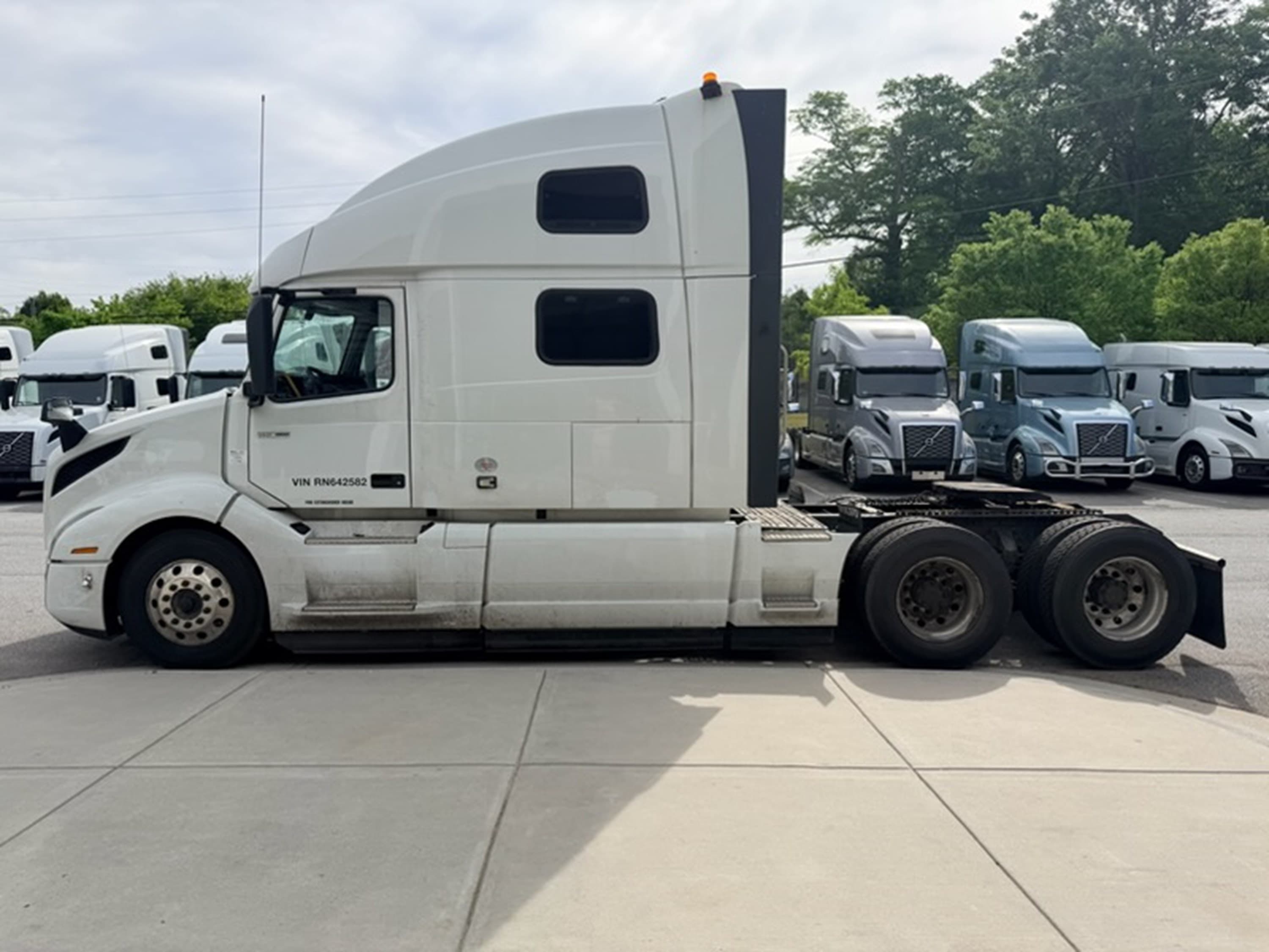 2024 Volvo VNL 860 — photo 6