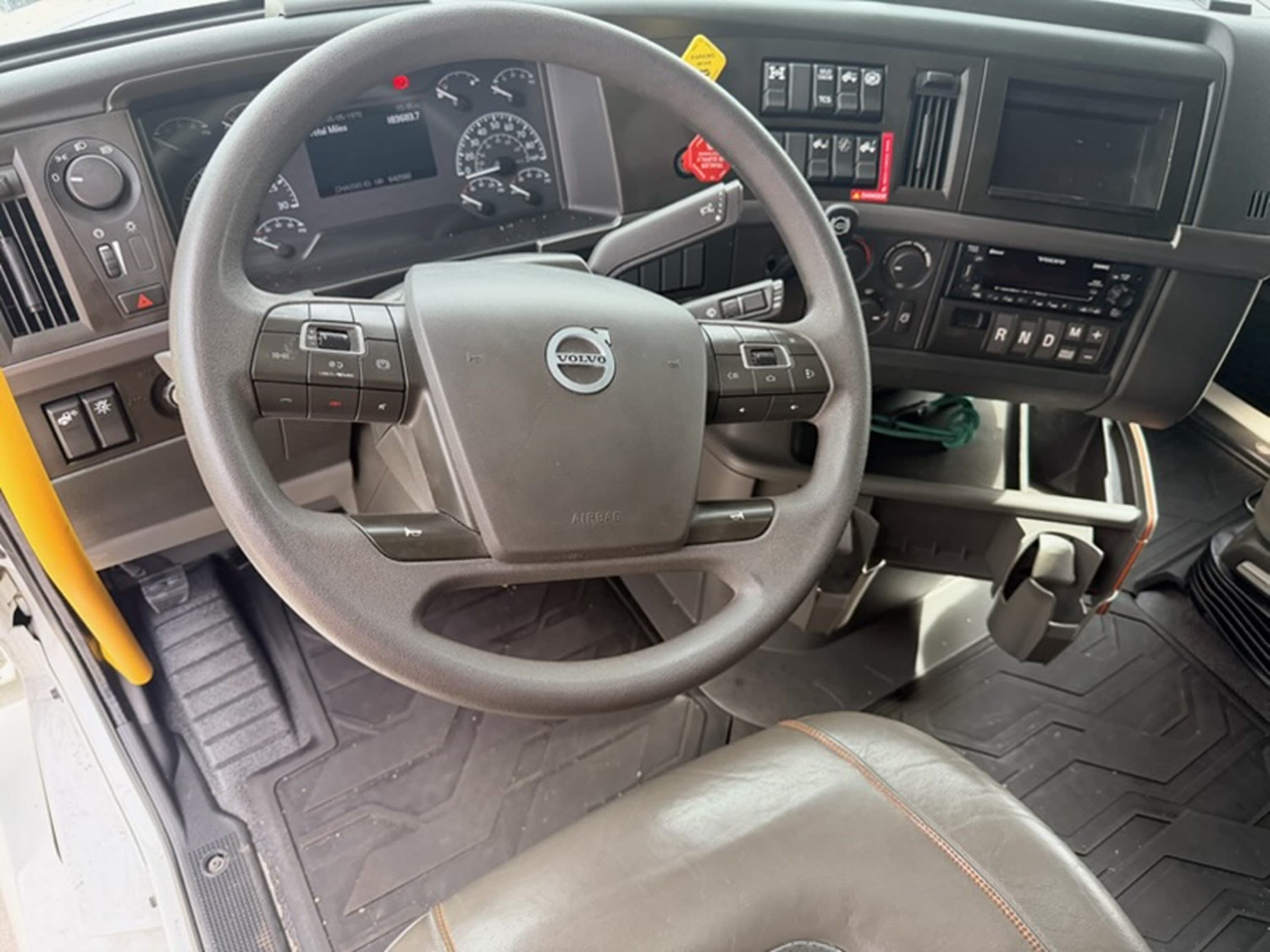 2024 Volvo VNL 860 — photo 8