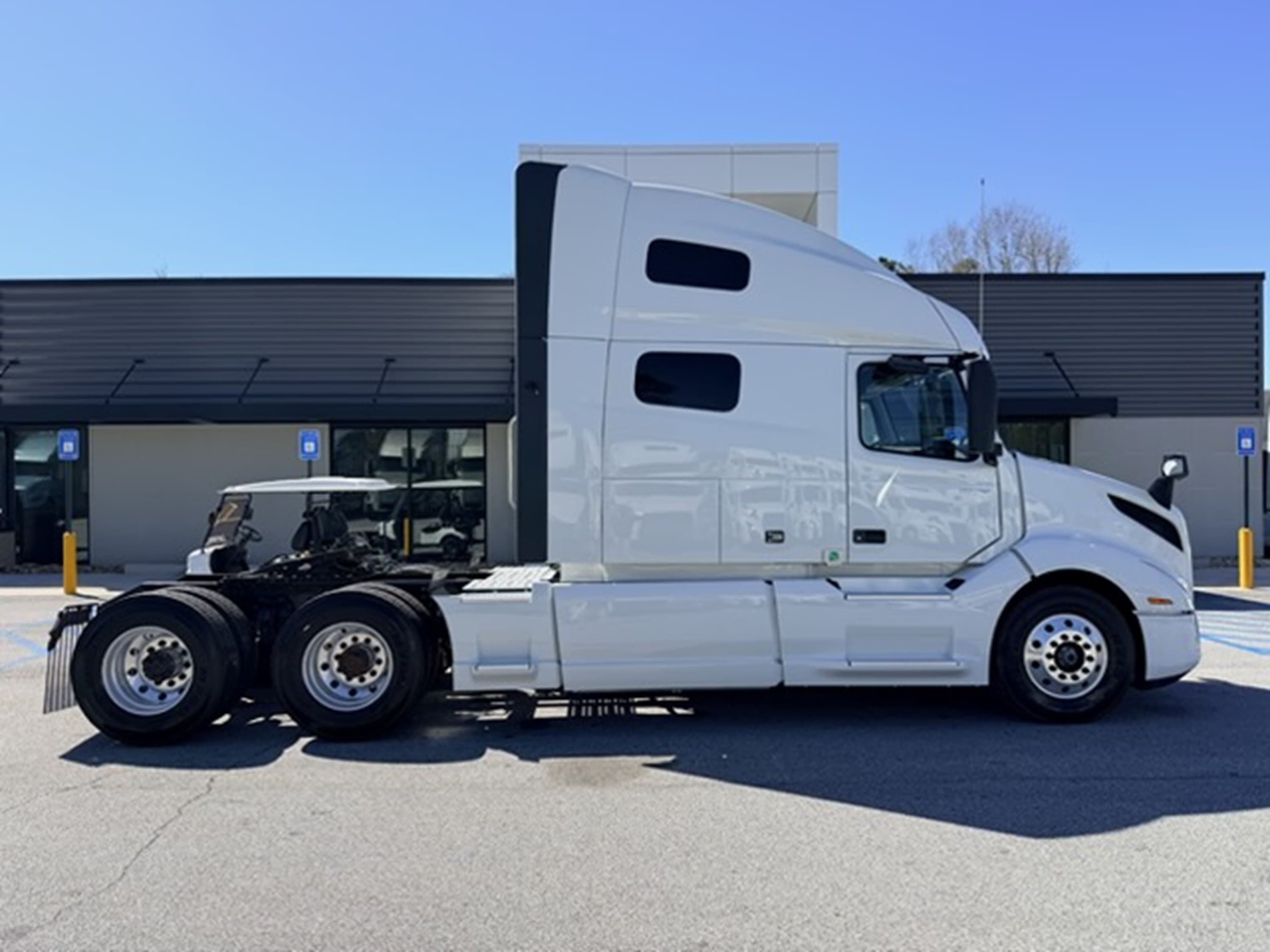 2023 Volvo VNL 760 — photo 2