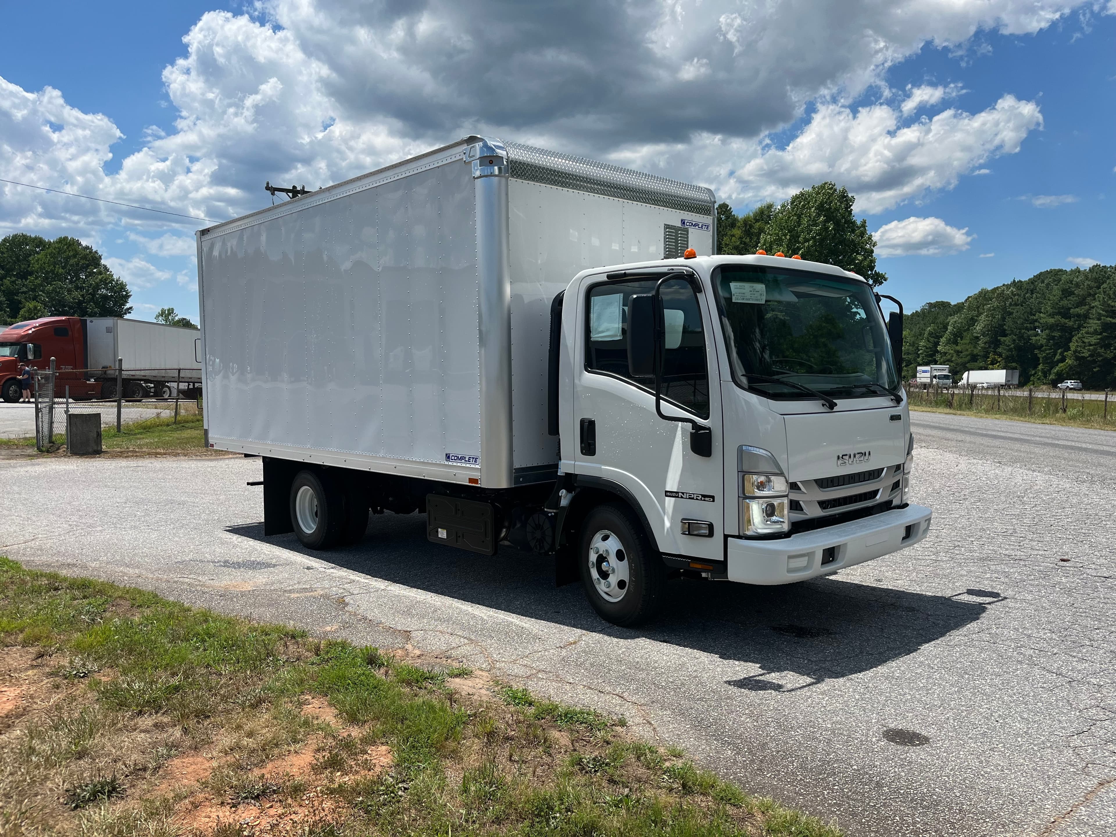 2024 Isuzu NPR — photo 2