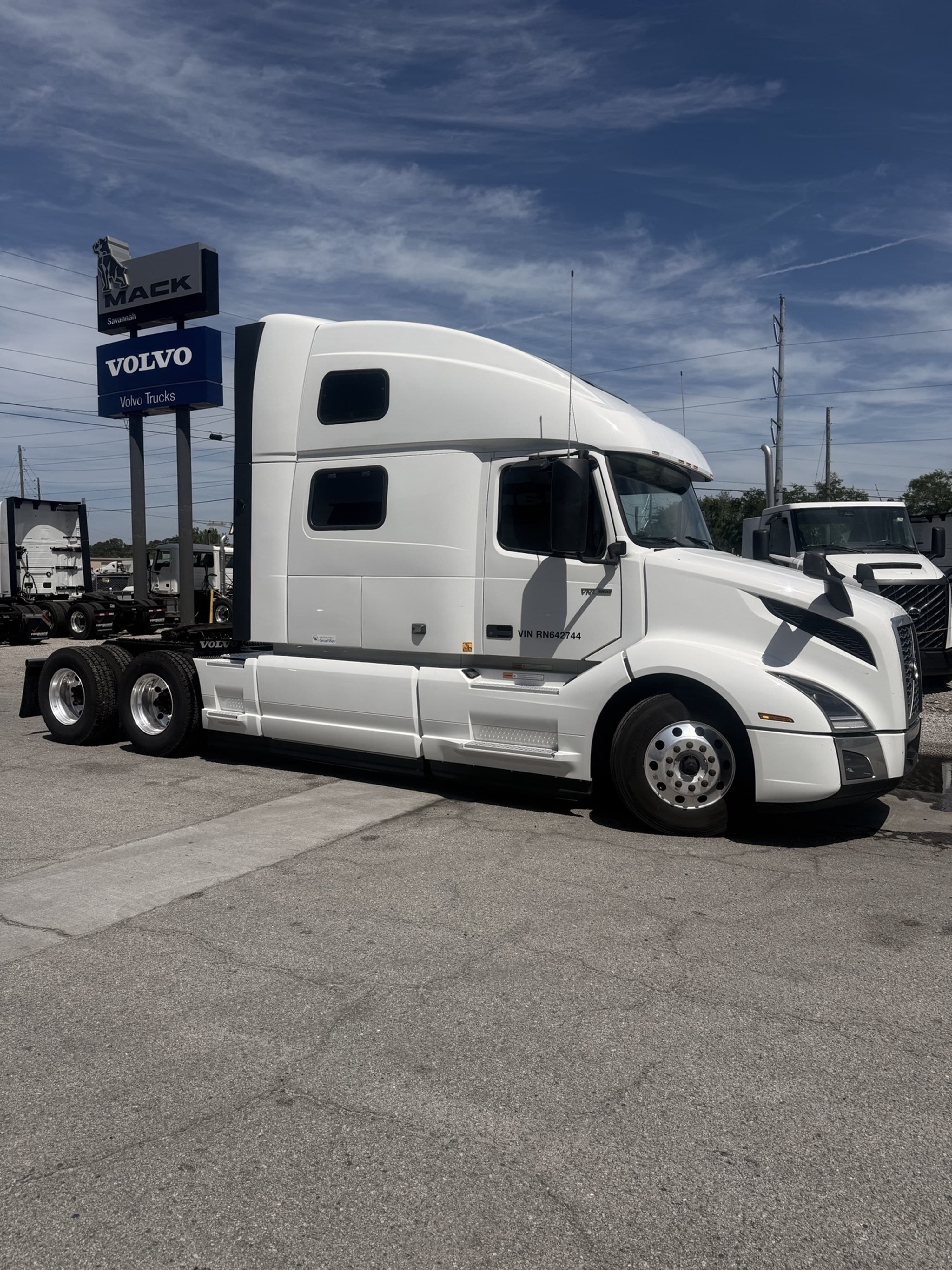 2024 Volvo VNL 860 — photo 3