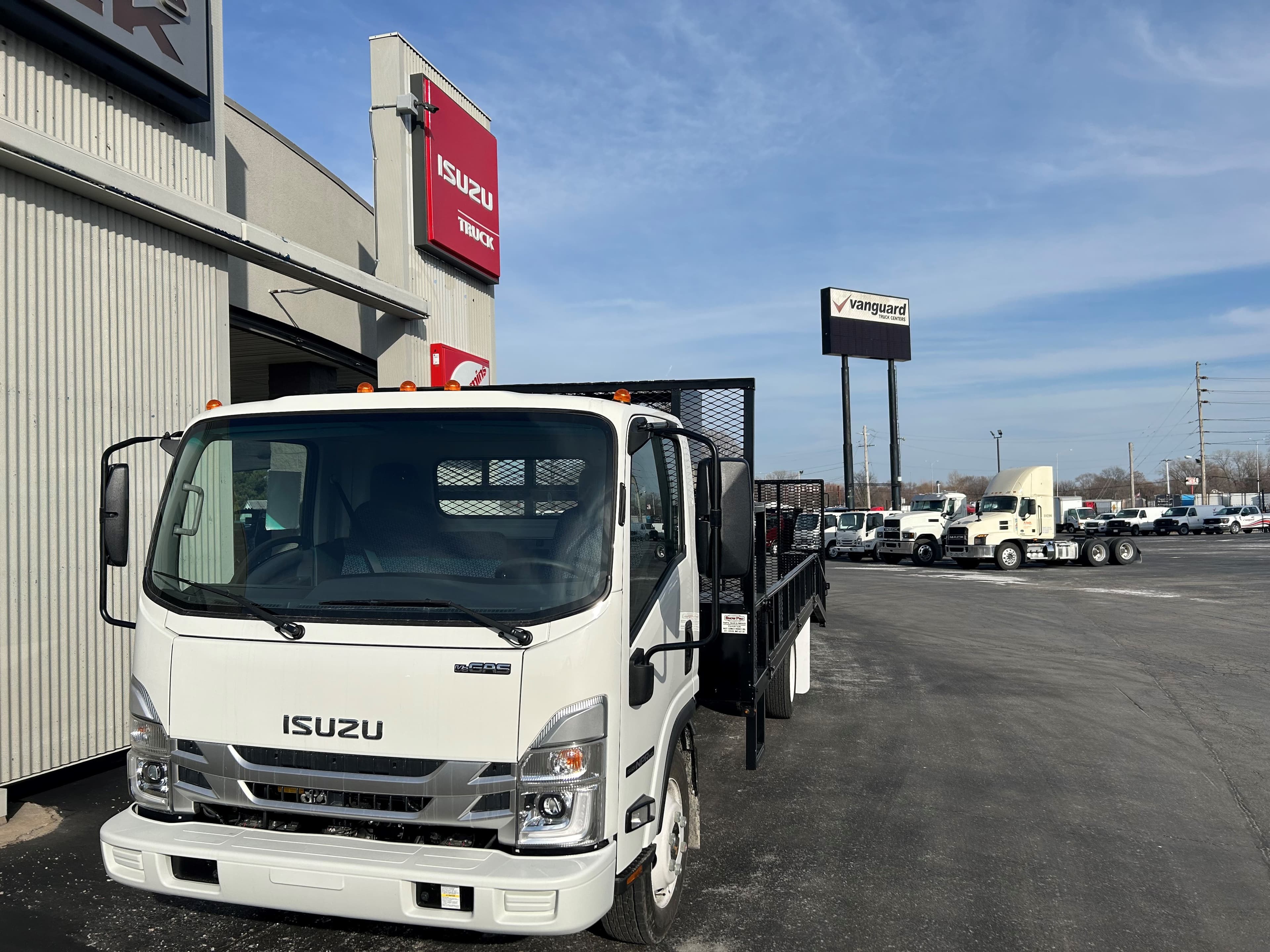 2024 Isuzu NPR — photo 2