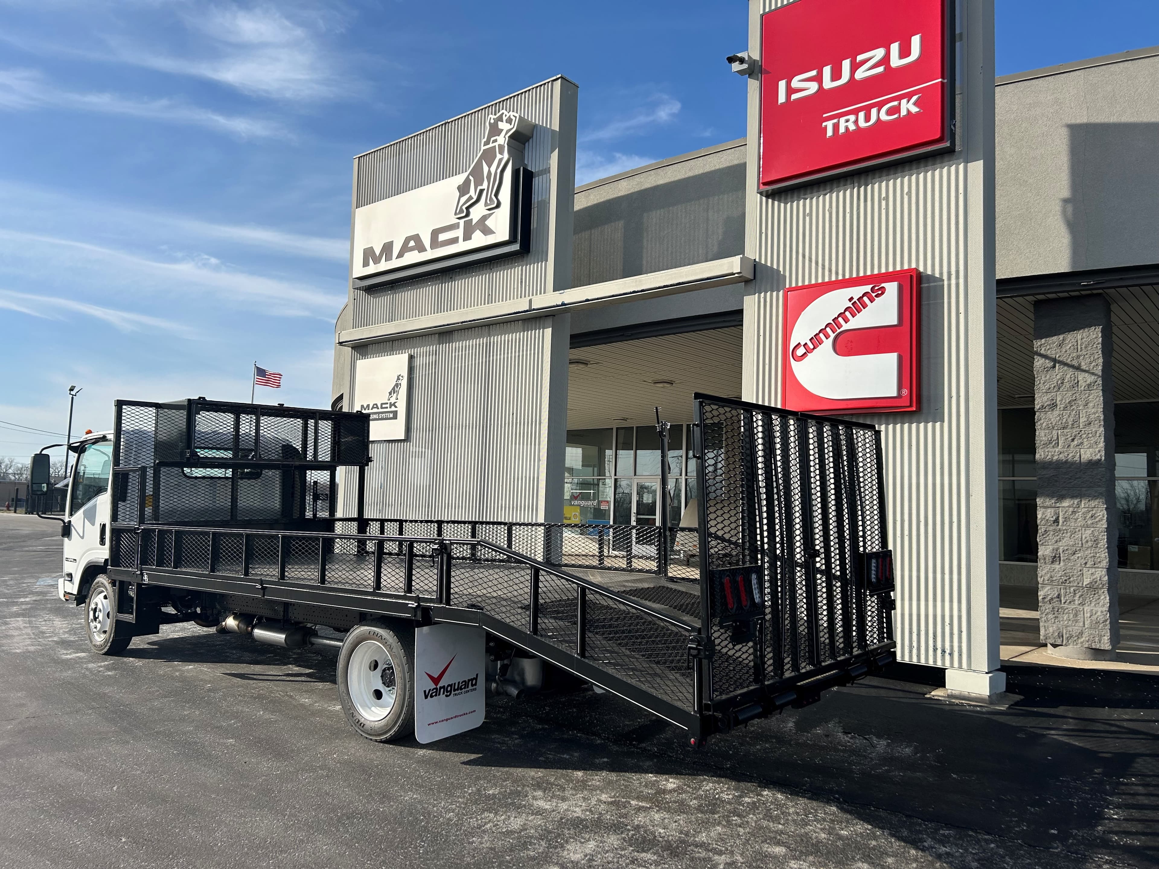 2024 Isuzu NPR — photo 3