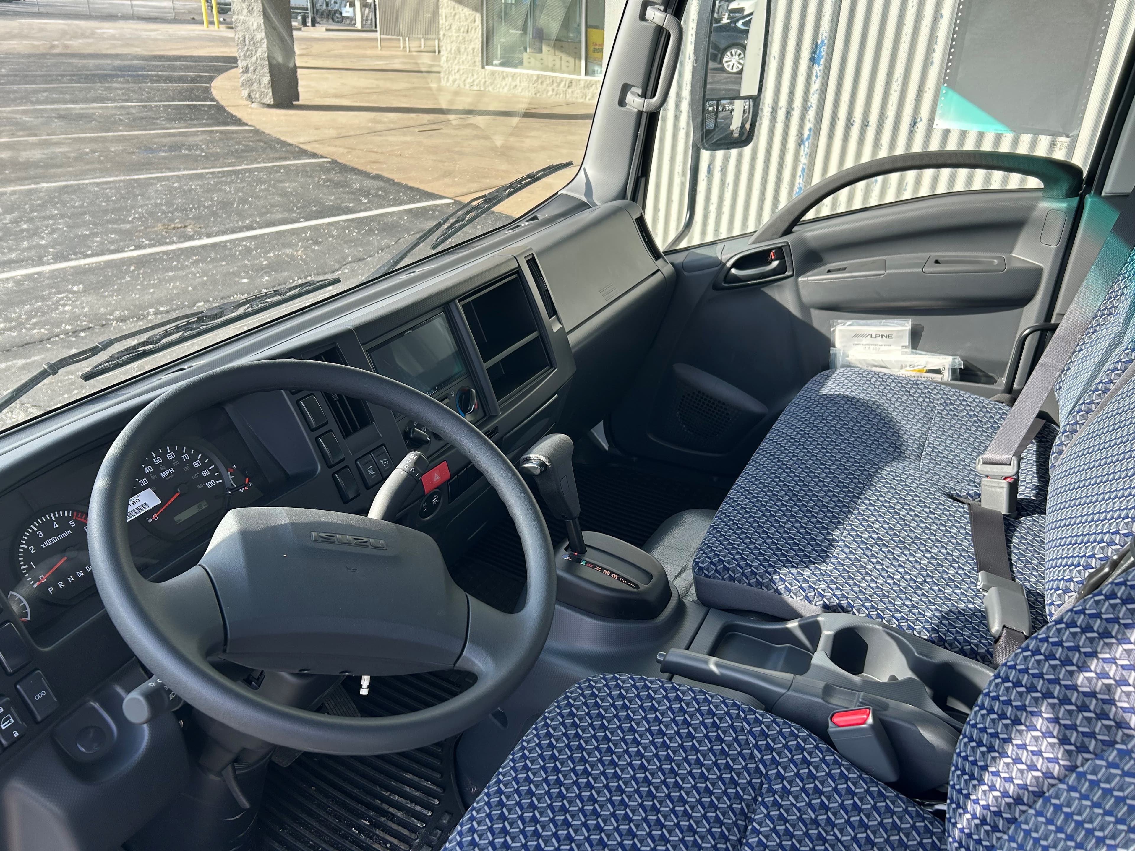 2024 Isuzu NPR — photo 4