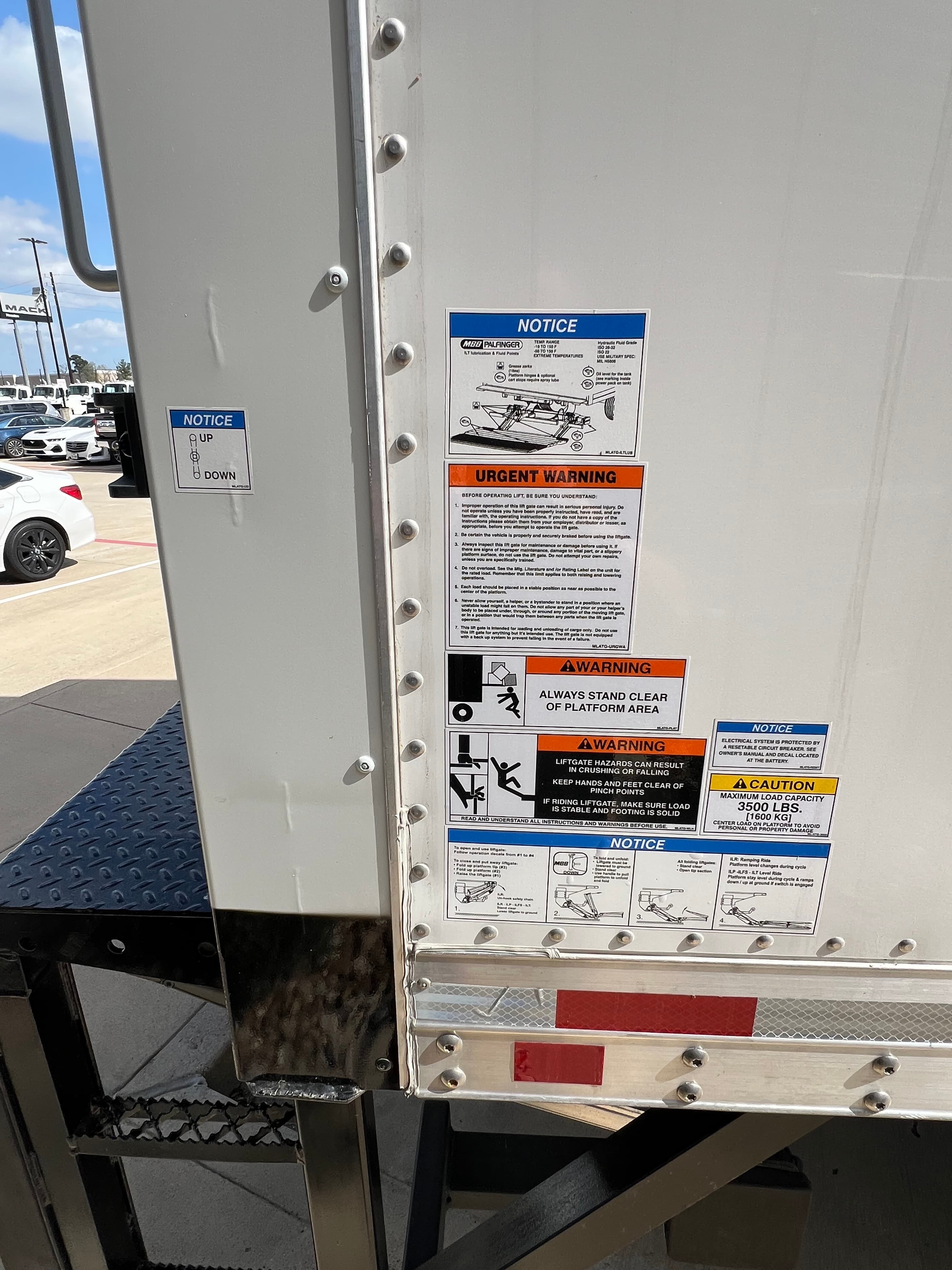 2025 Isuzu FTR — photo 4