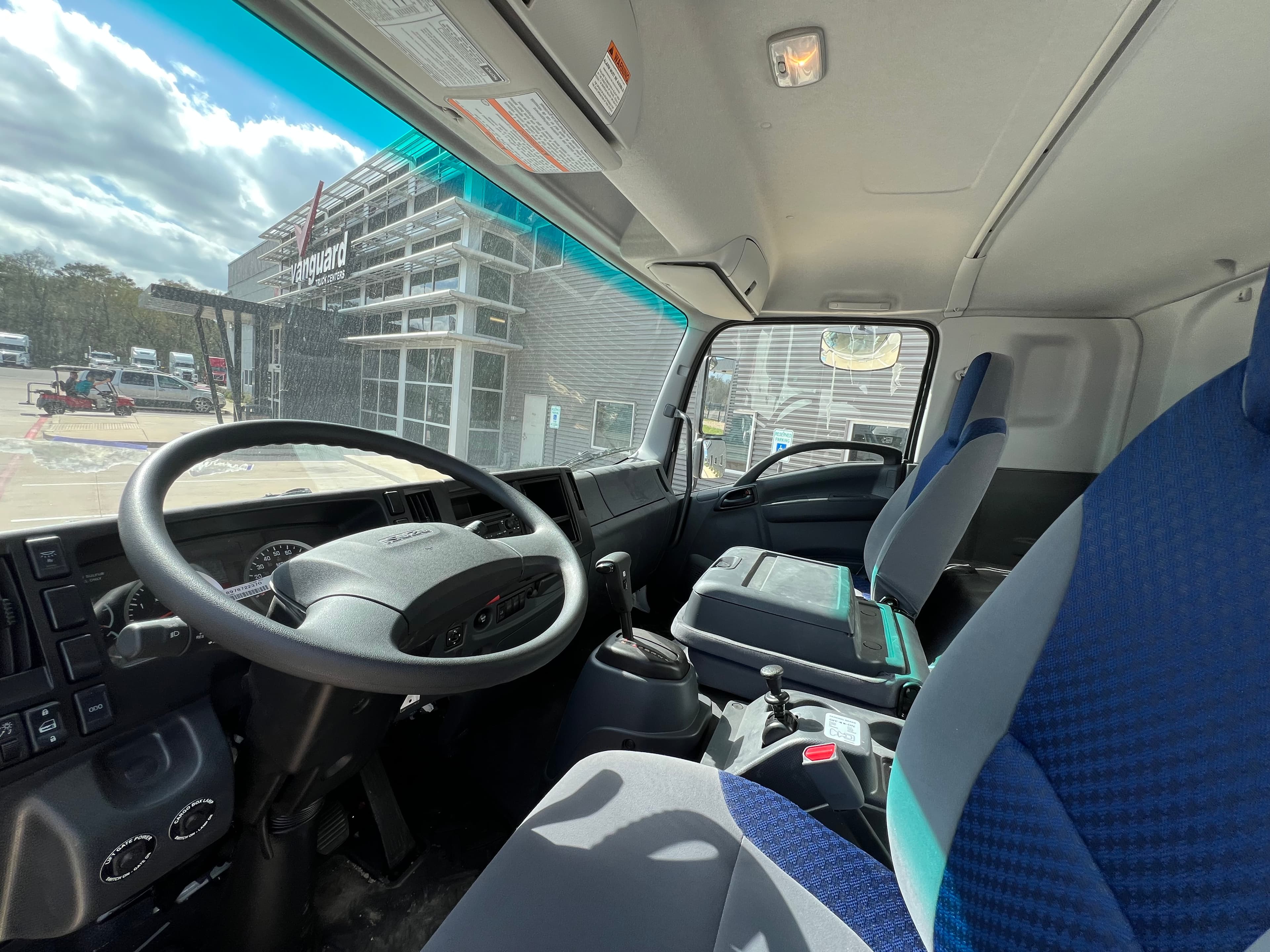 2025 Isuzu FTR — photo 7