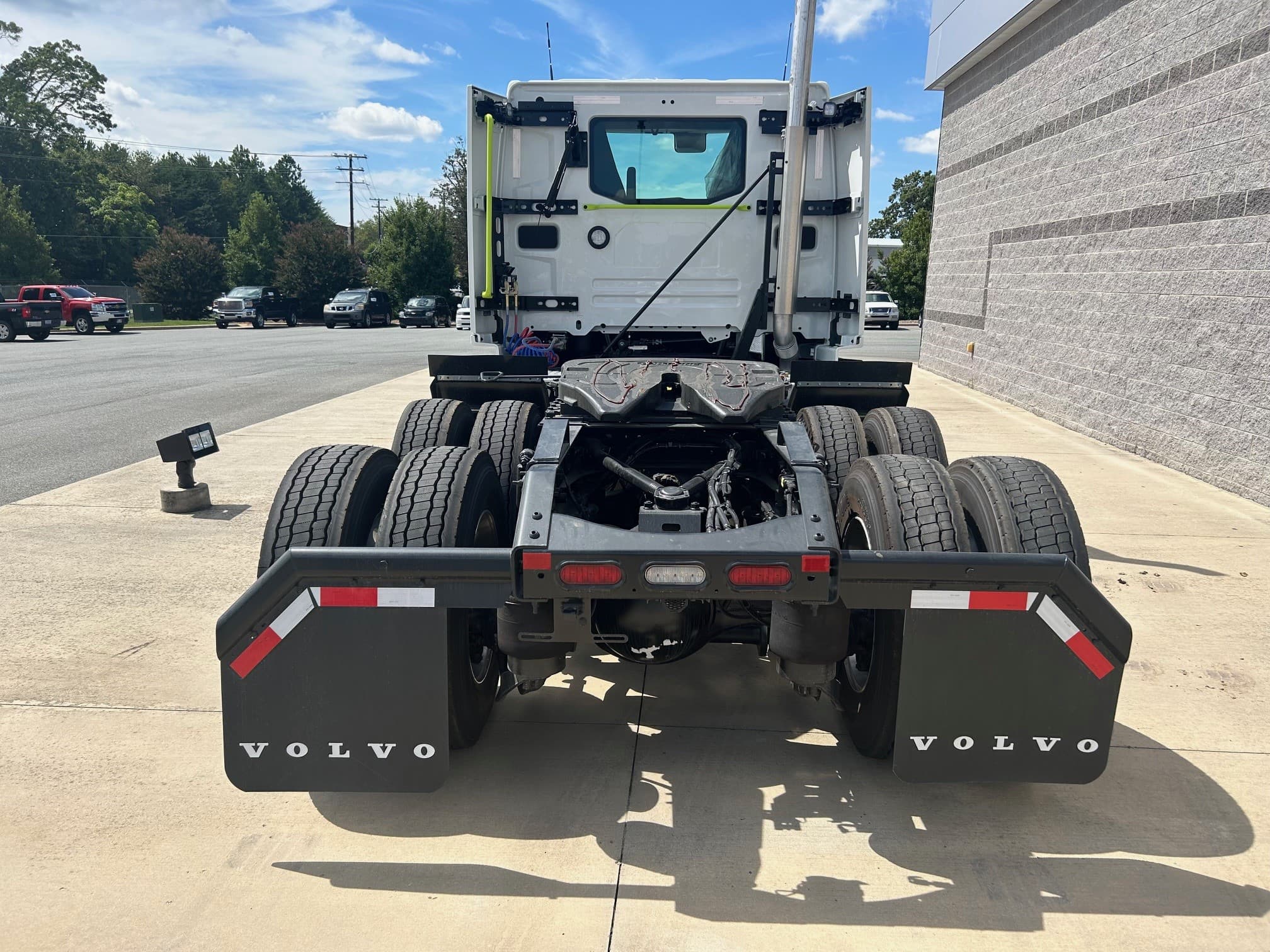 2025 Volvo VNL 300 — photo 4