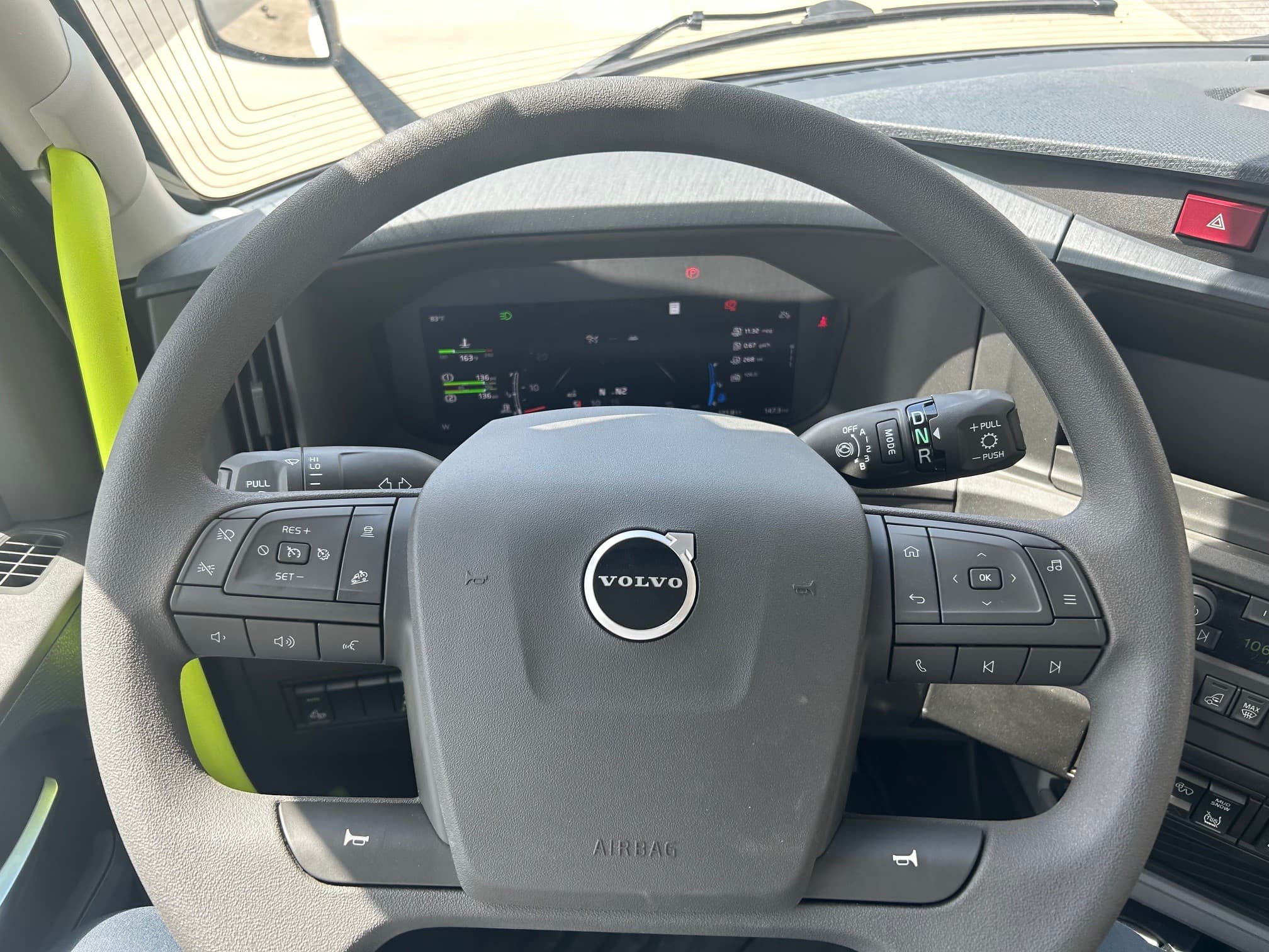 2025 Volvo VNL 300 — photo 7