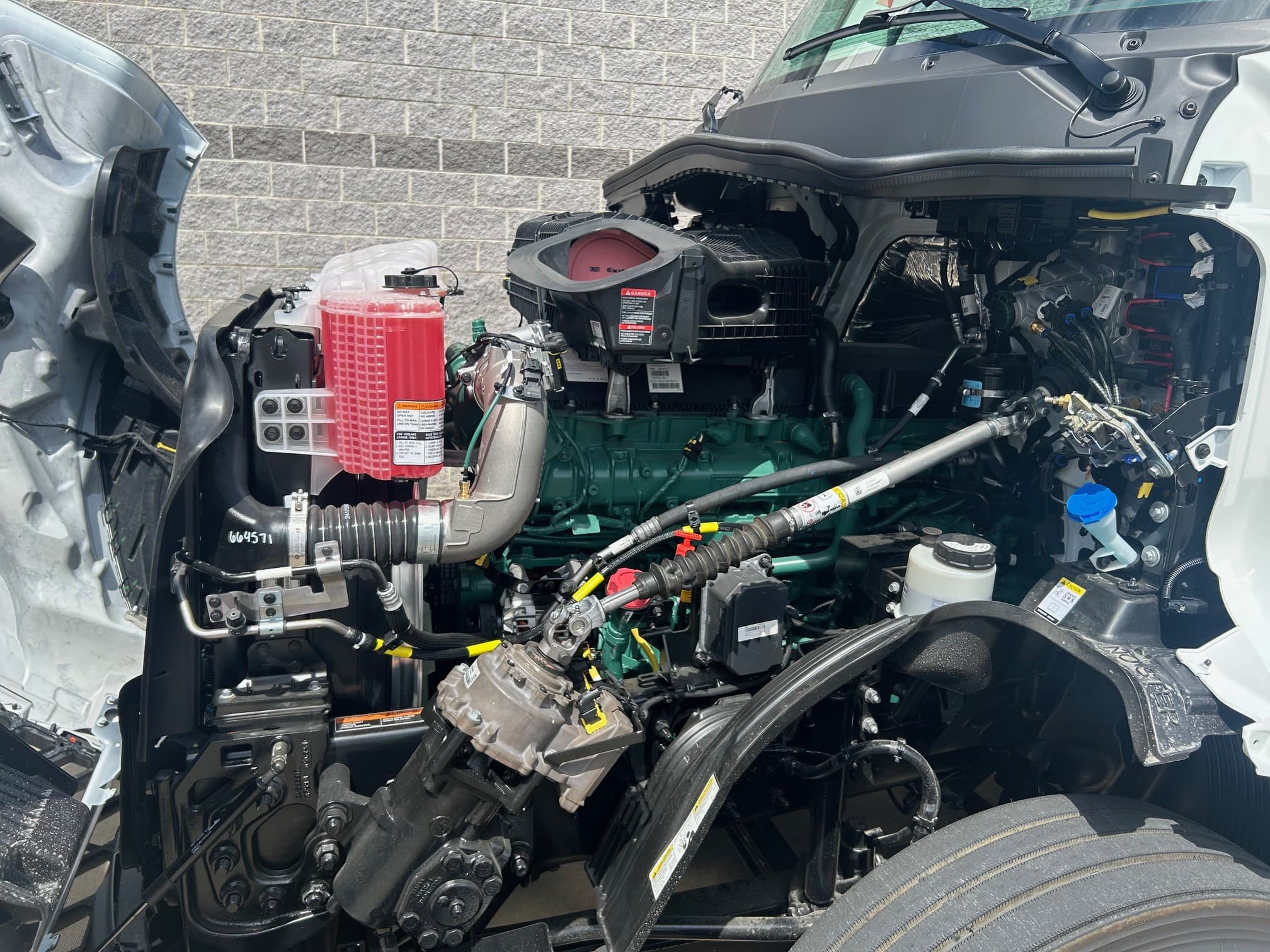 2025 Volvo VNL 300 — photo 10