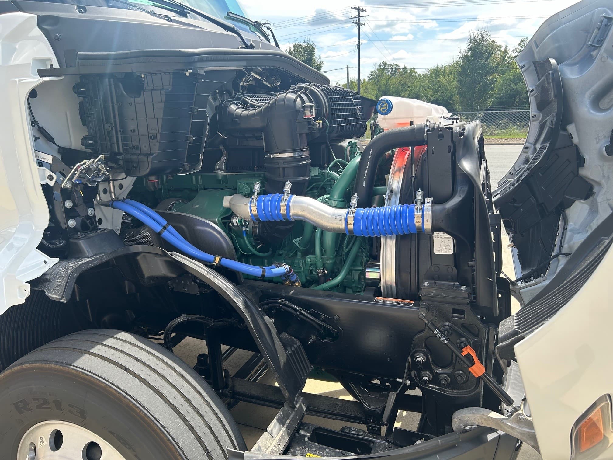 2025 Volvo VNL 300 — photo 11