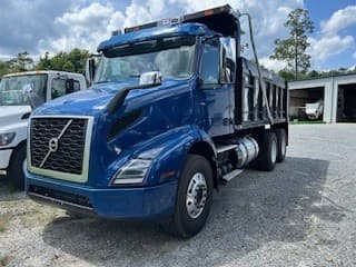 2025 Volvo VNR 640 — photo 3