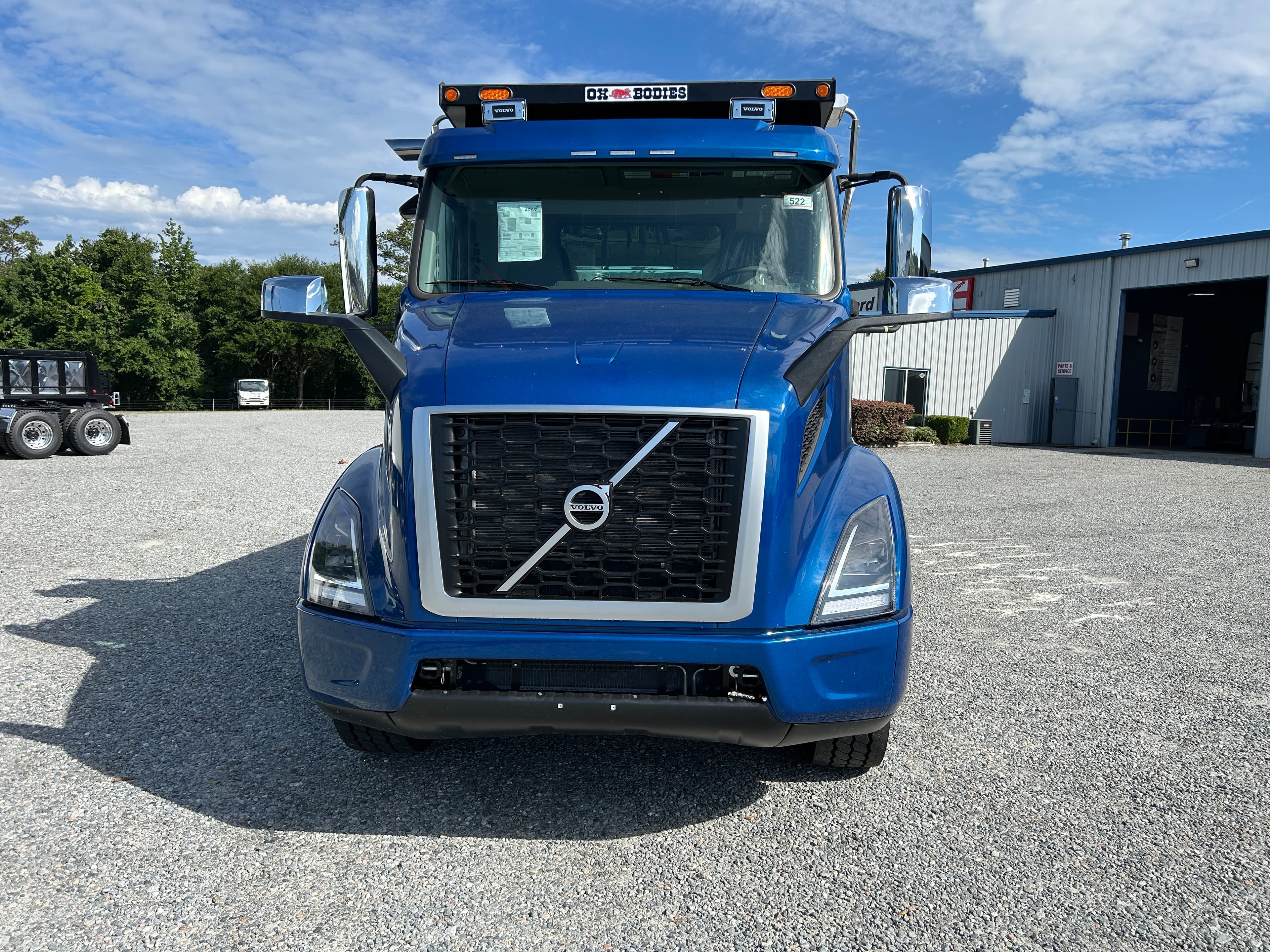 2025 Volvo VNR 640 — photo 4