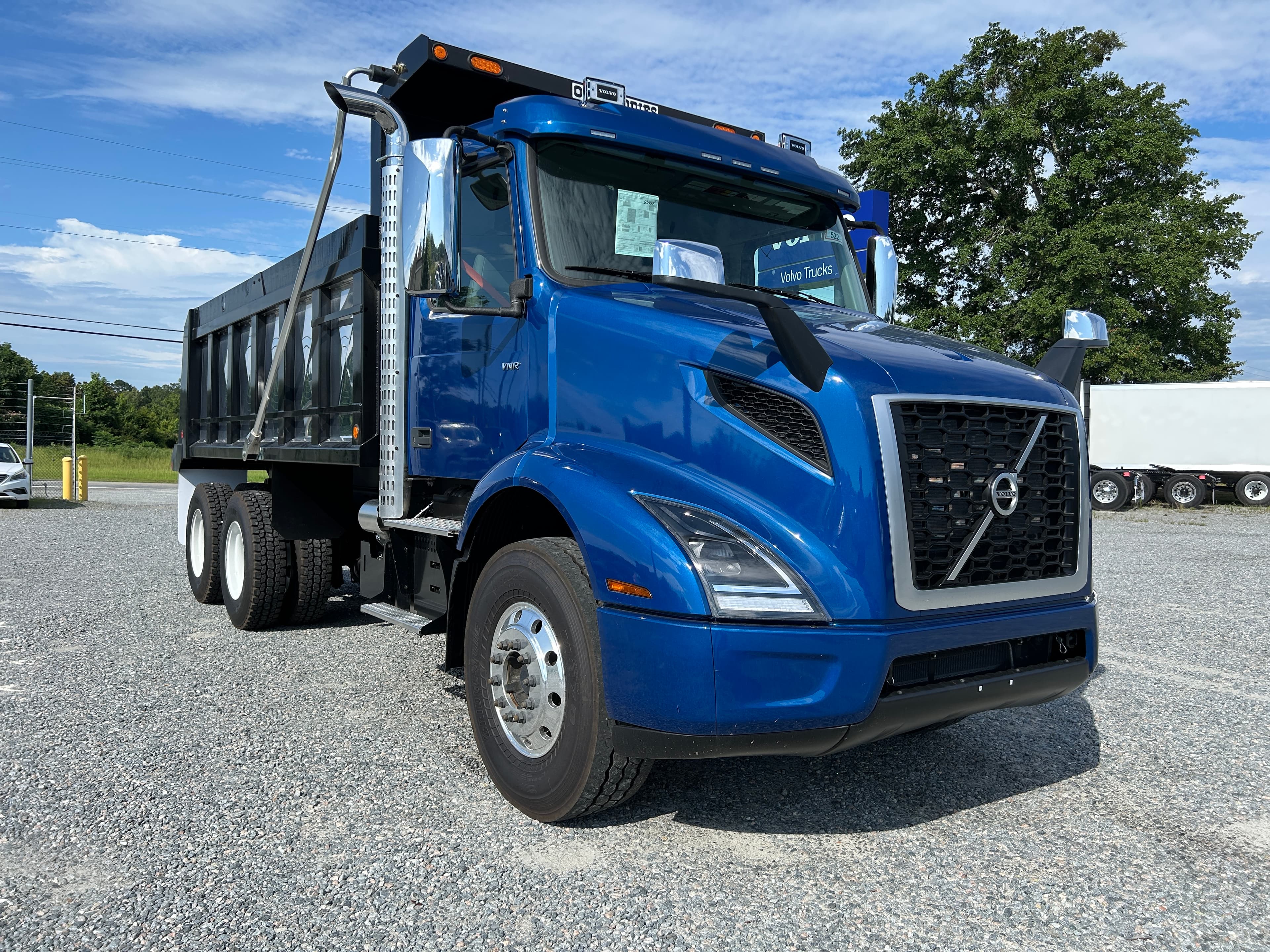 2025 Volvo VNR 640 — photo 5
