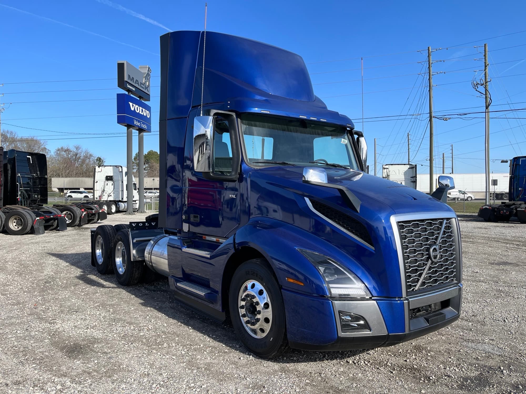 2025 Volvo VNL 300 — photo 2