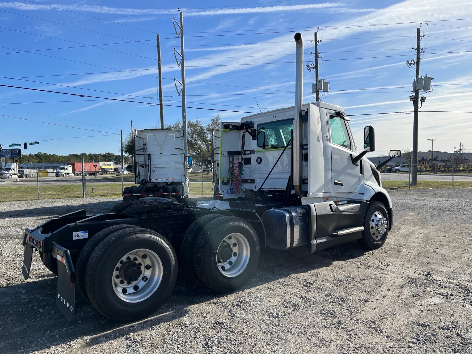 2025 Volvo VNL 300 — photo 3