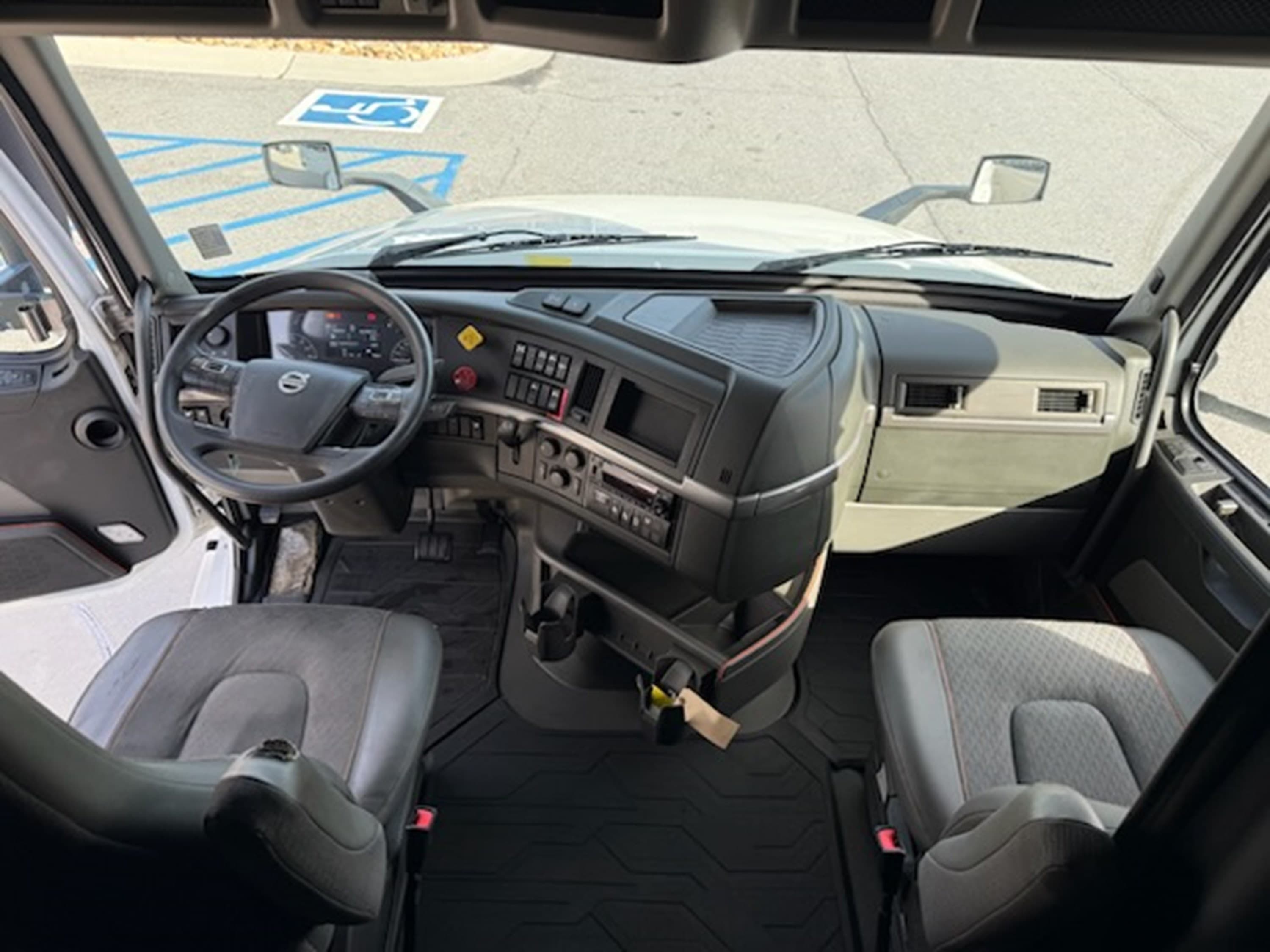 2023 Volvo VNL 760 — photo 13