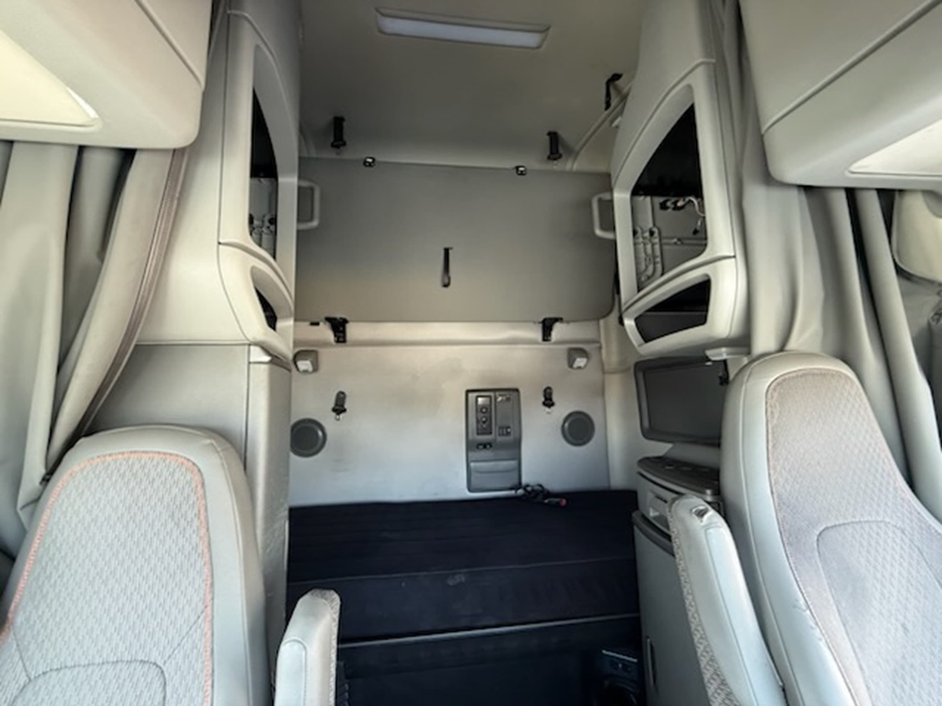 2023 Volvo VNL 760 — photo 14