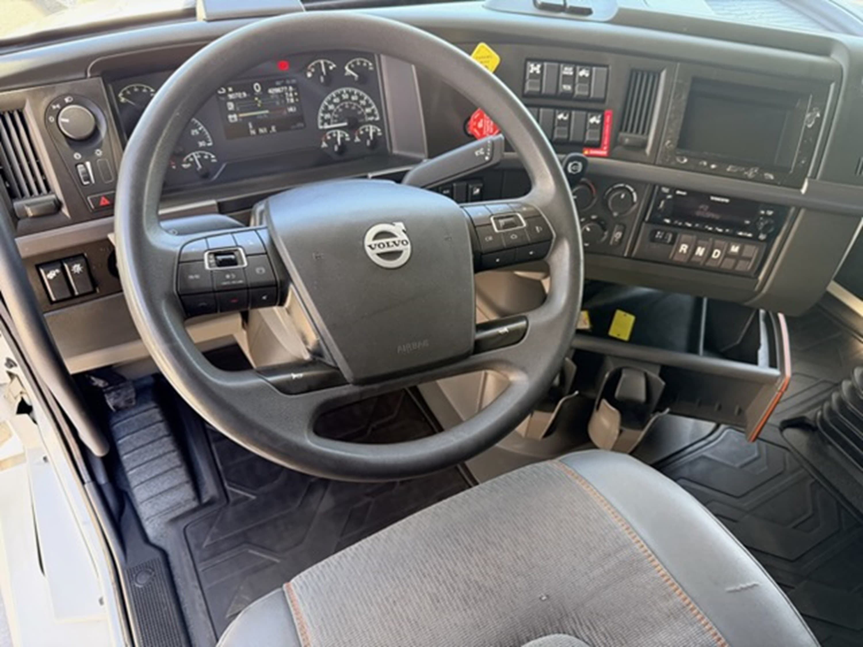 2023 Volvo VNL 760 — photo 8