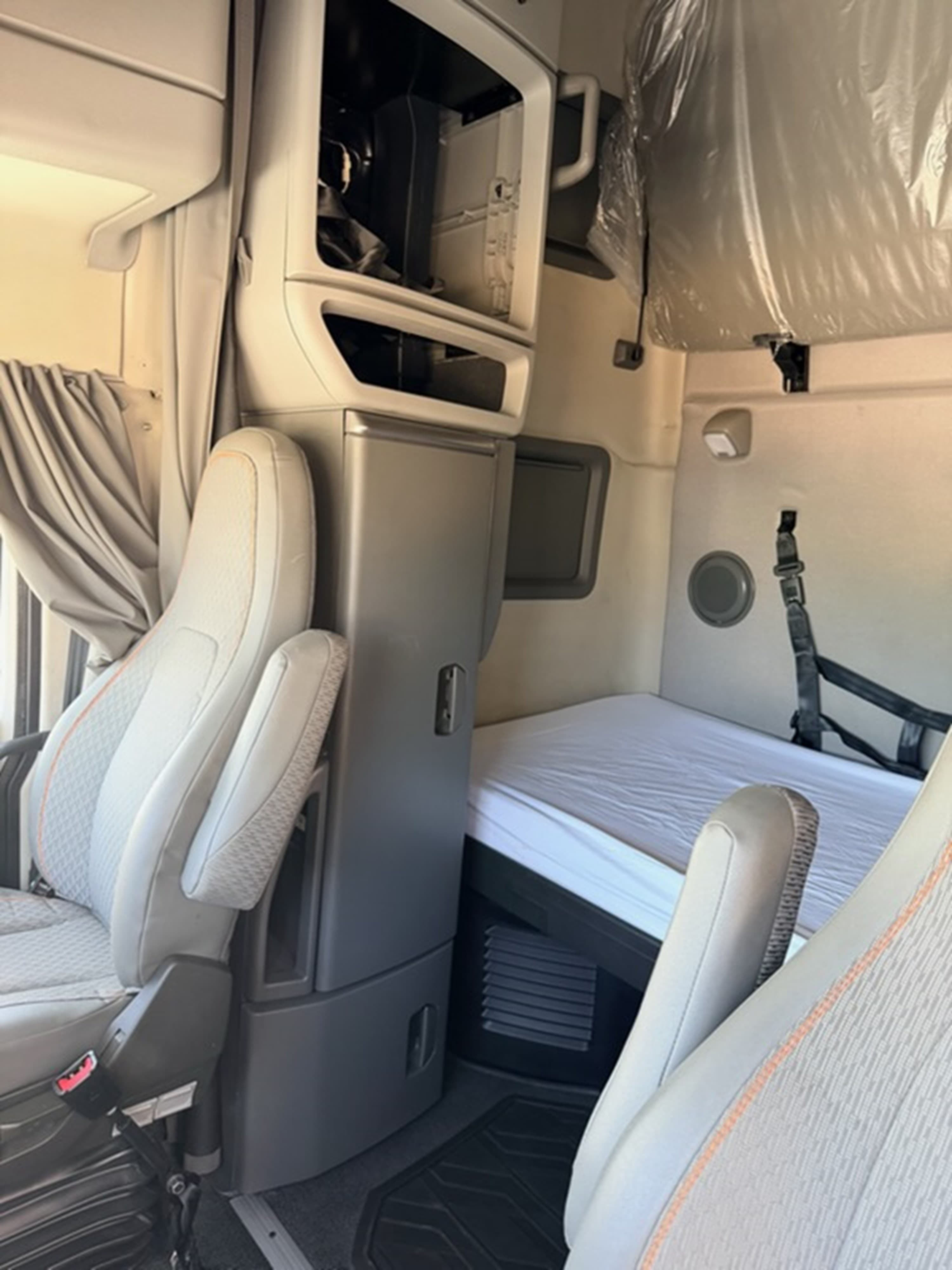 2023 Volvo VNL 760 — photo 9