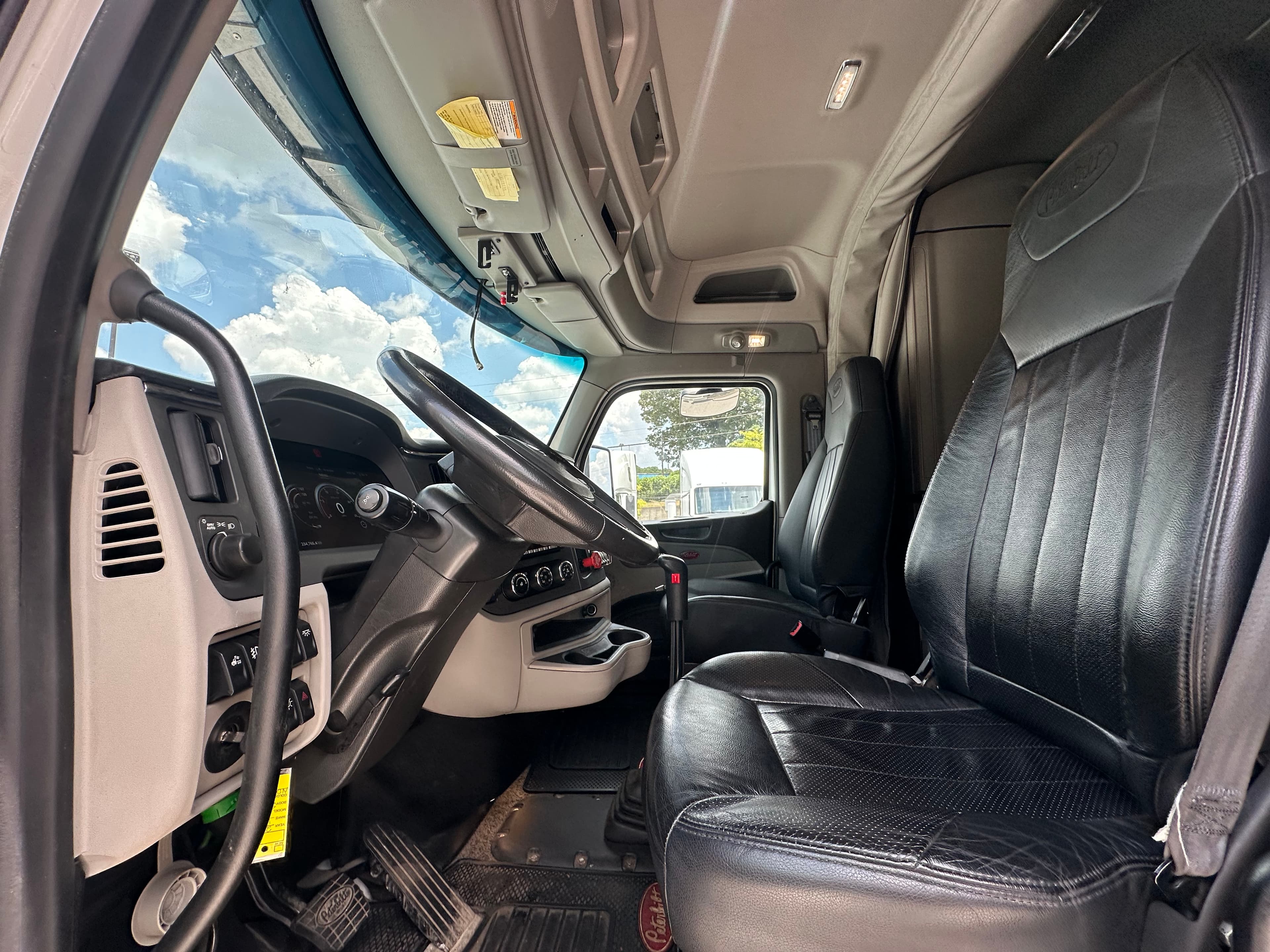 2022 Peterbilt 567 — photo 7