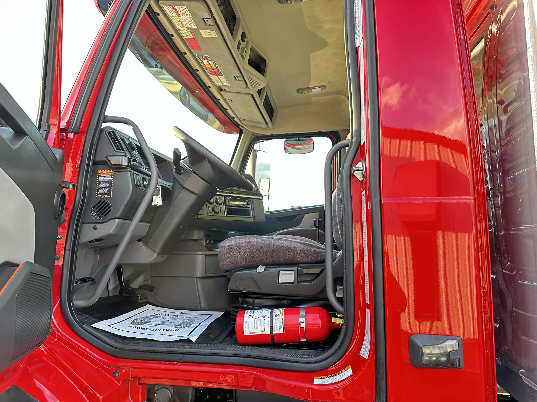 2023 Volvo — photo 8