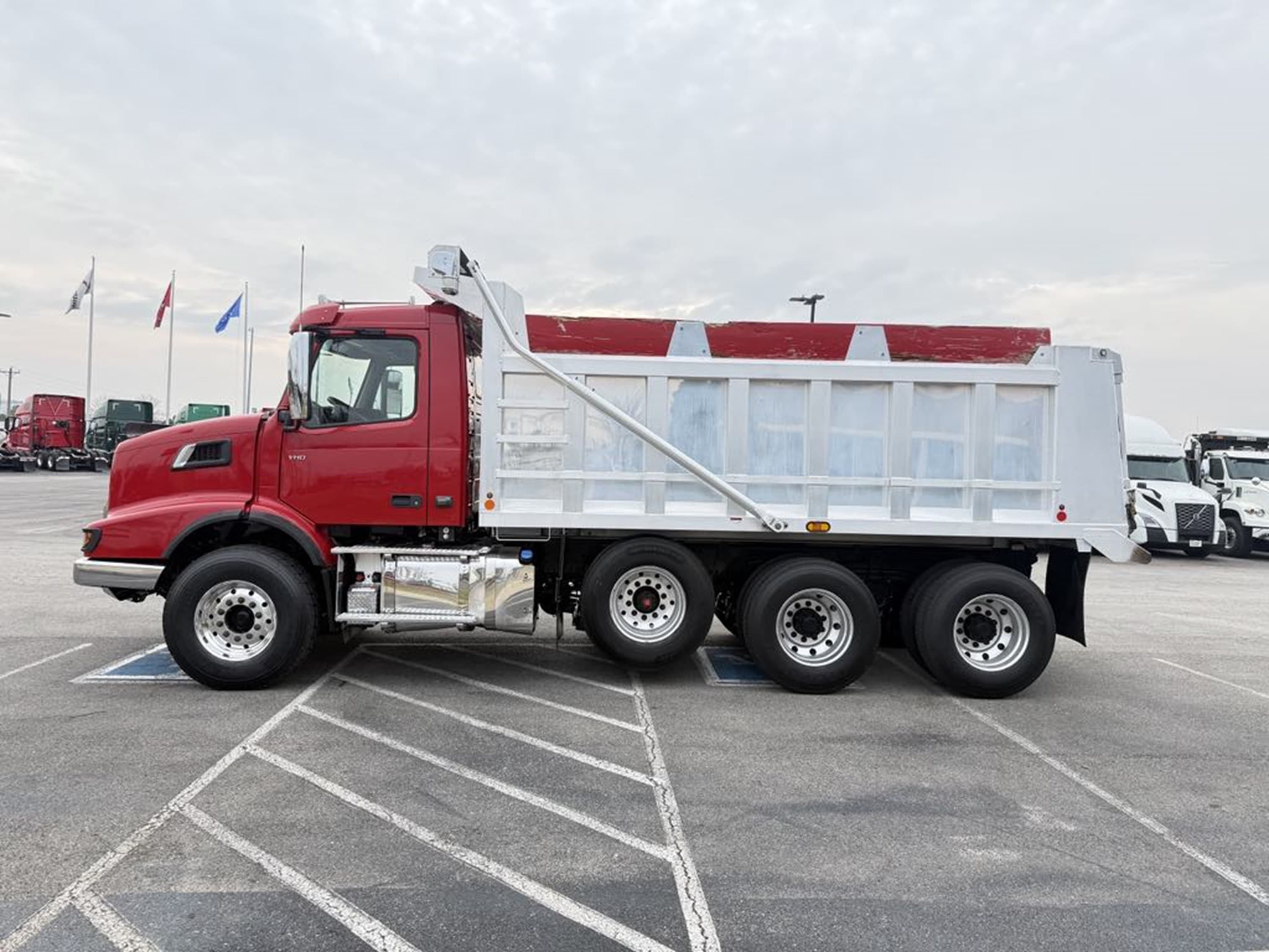 2023 Volvo — photo 8