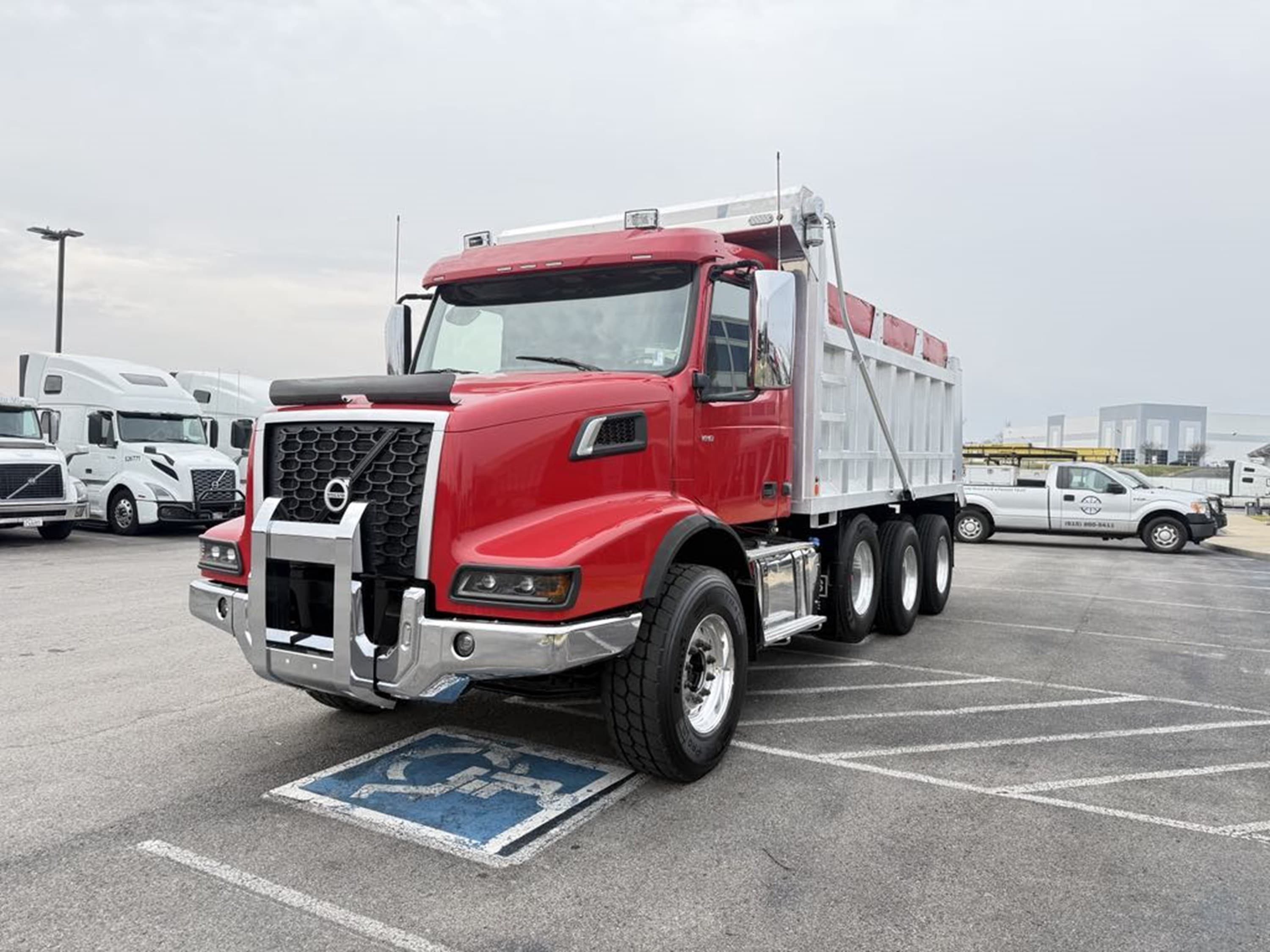 2023 Volvo — photo 9