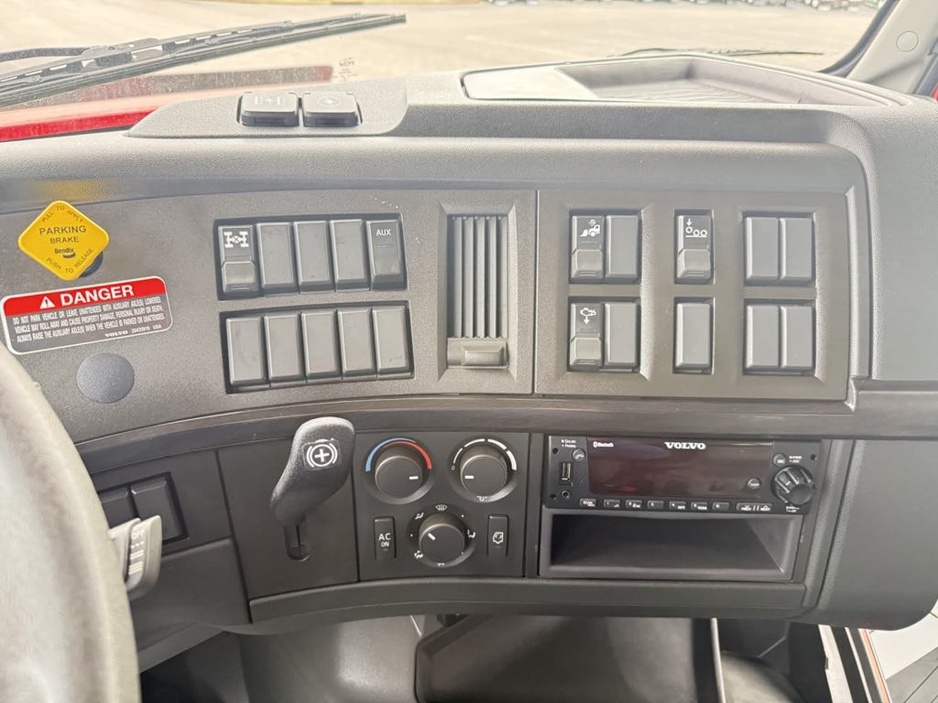 2023 Volvo — photo 11