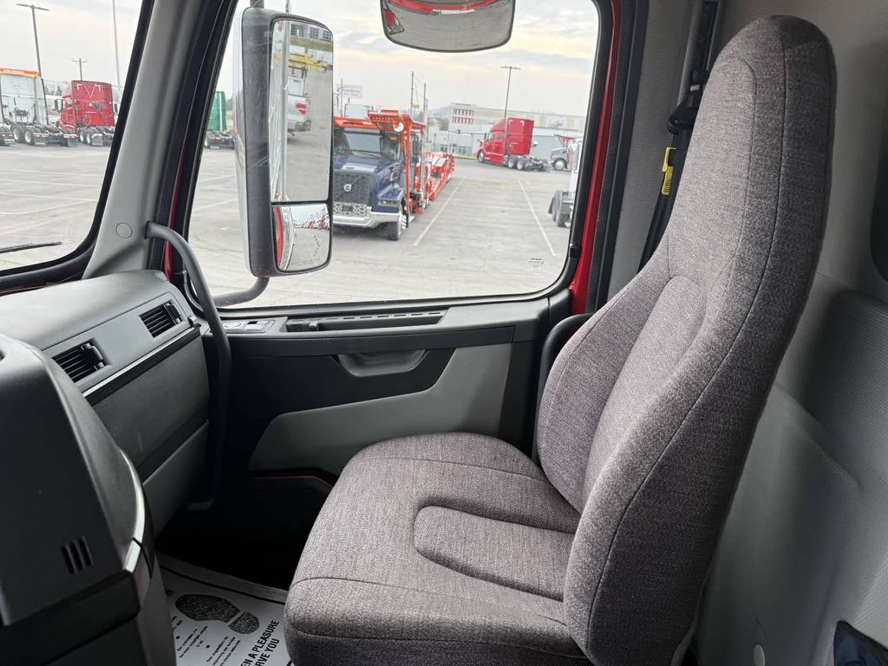 2023 Volvo — photo 14