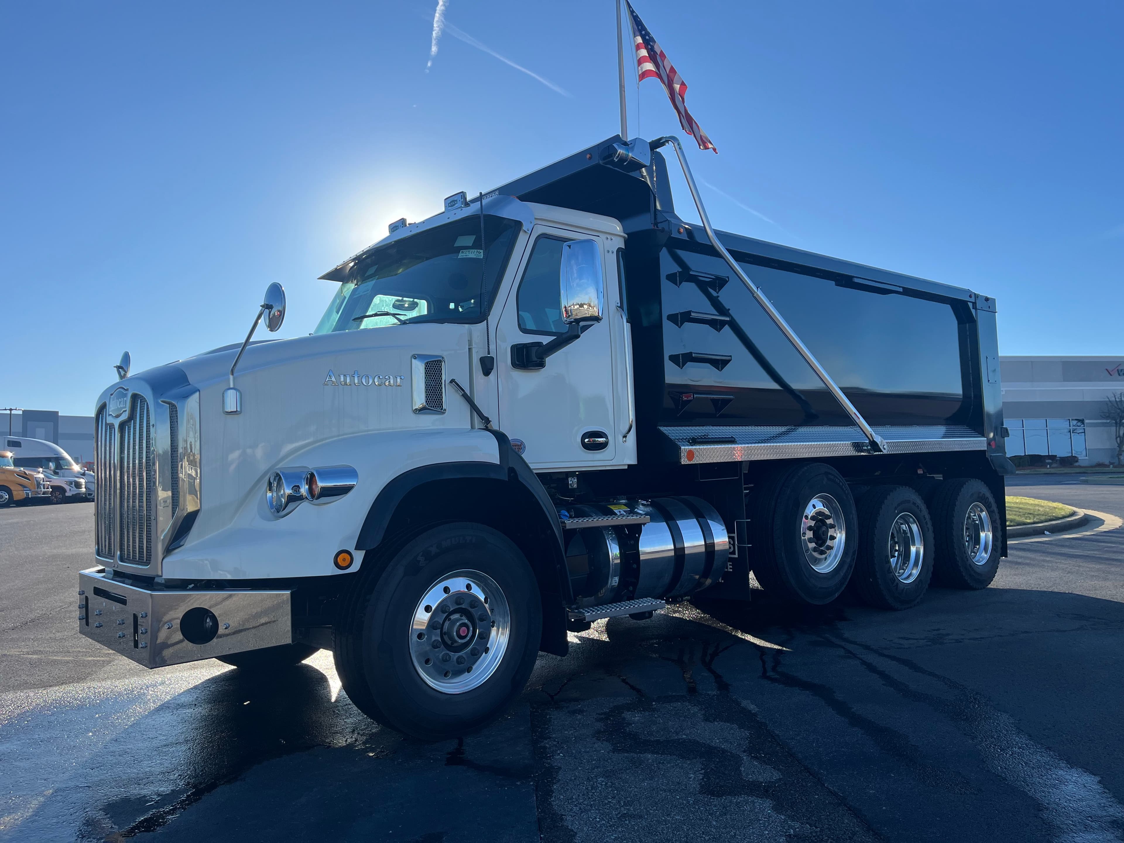 2025 Autocar DC-64 — photo 7