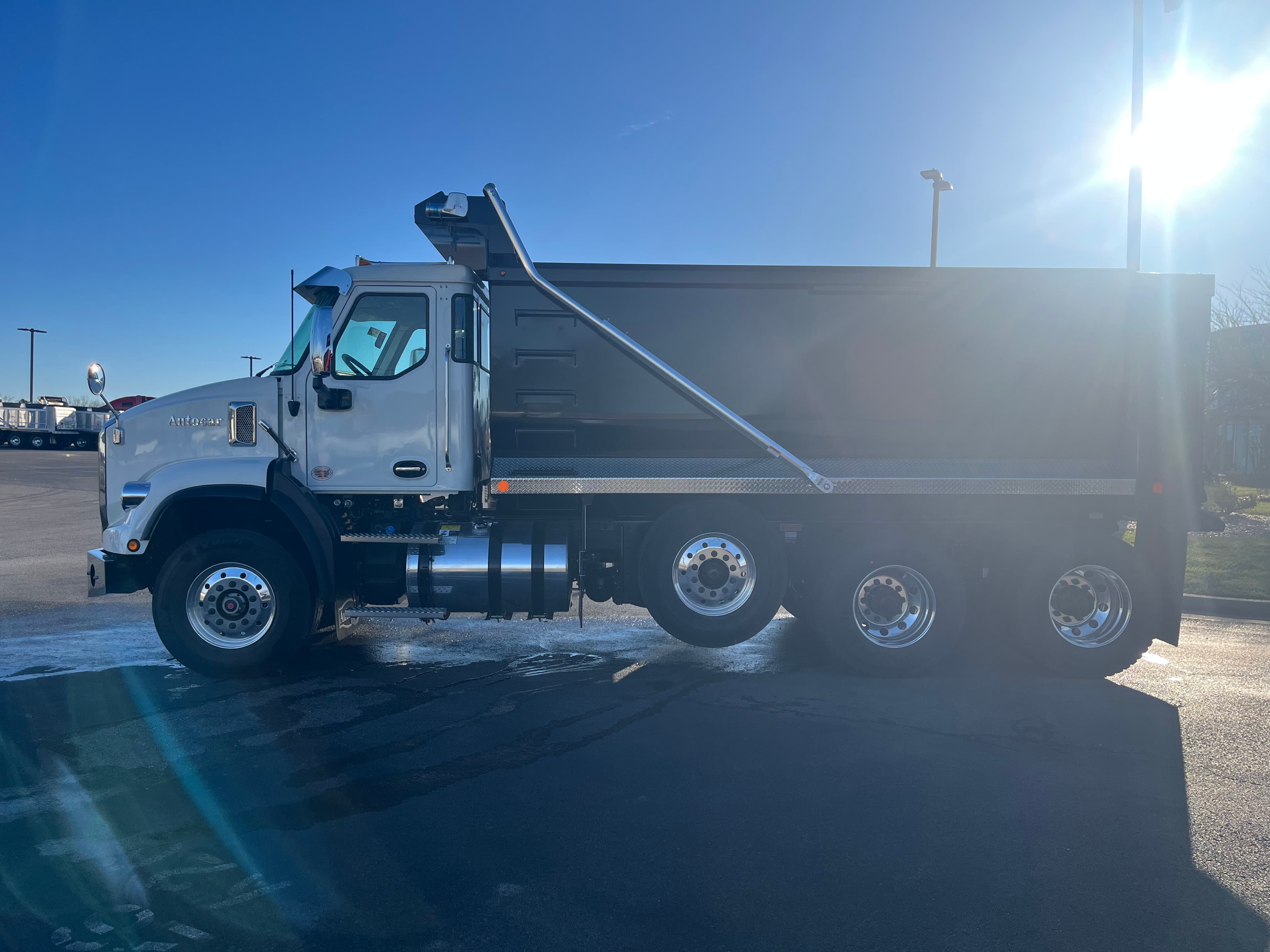 2025 Autocar DC-64 — photo 6