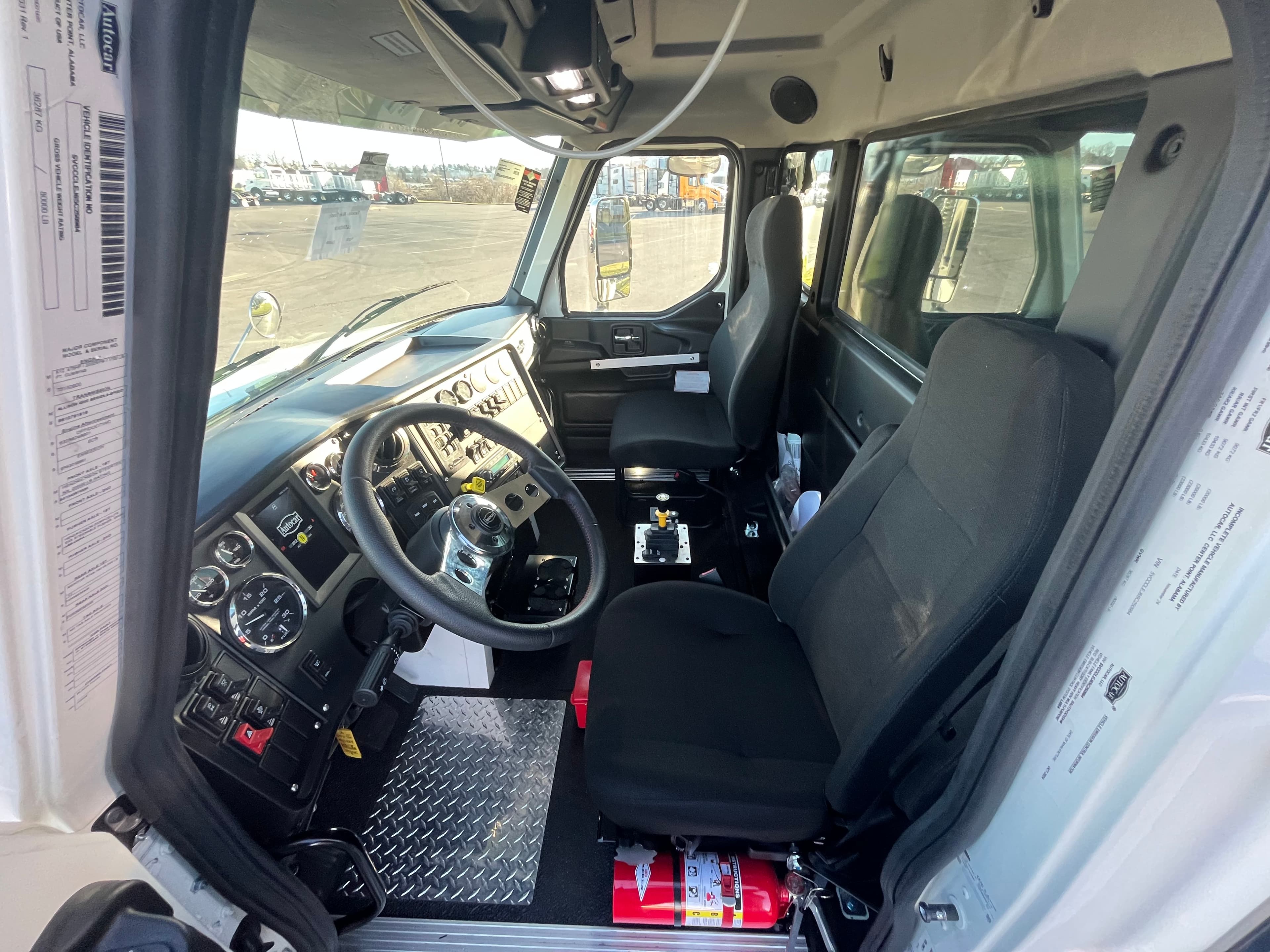 2025 Autocar DC-64 — photo 9