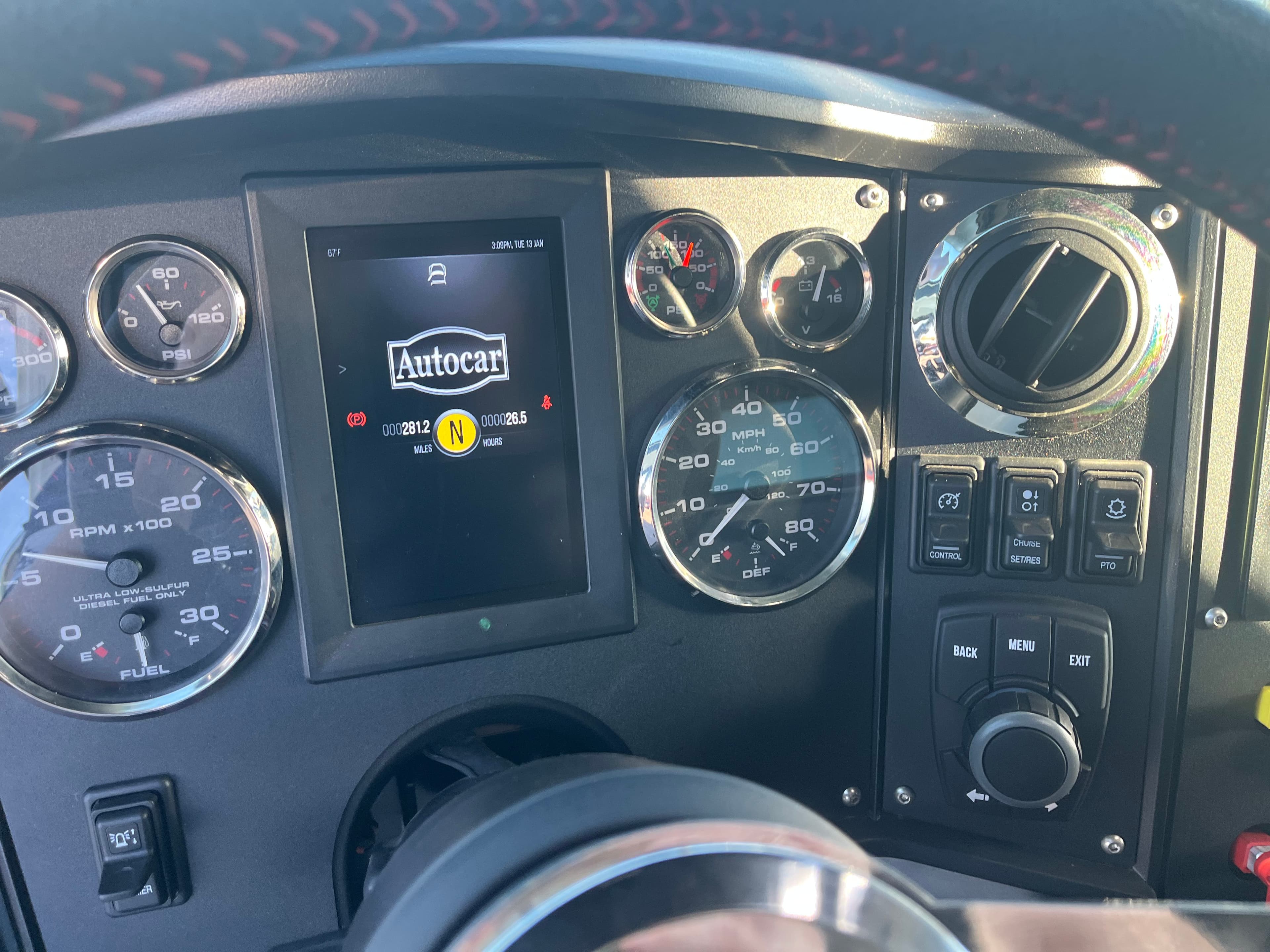 2025 Autocar DC-64 — photo 11