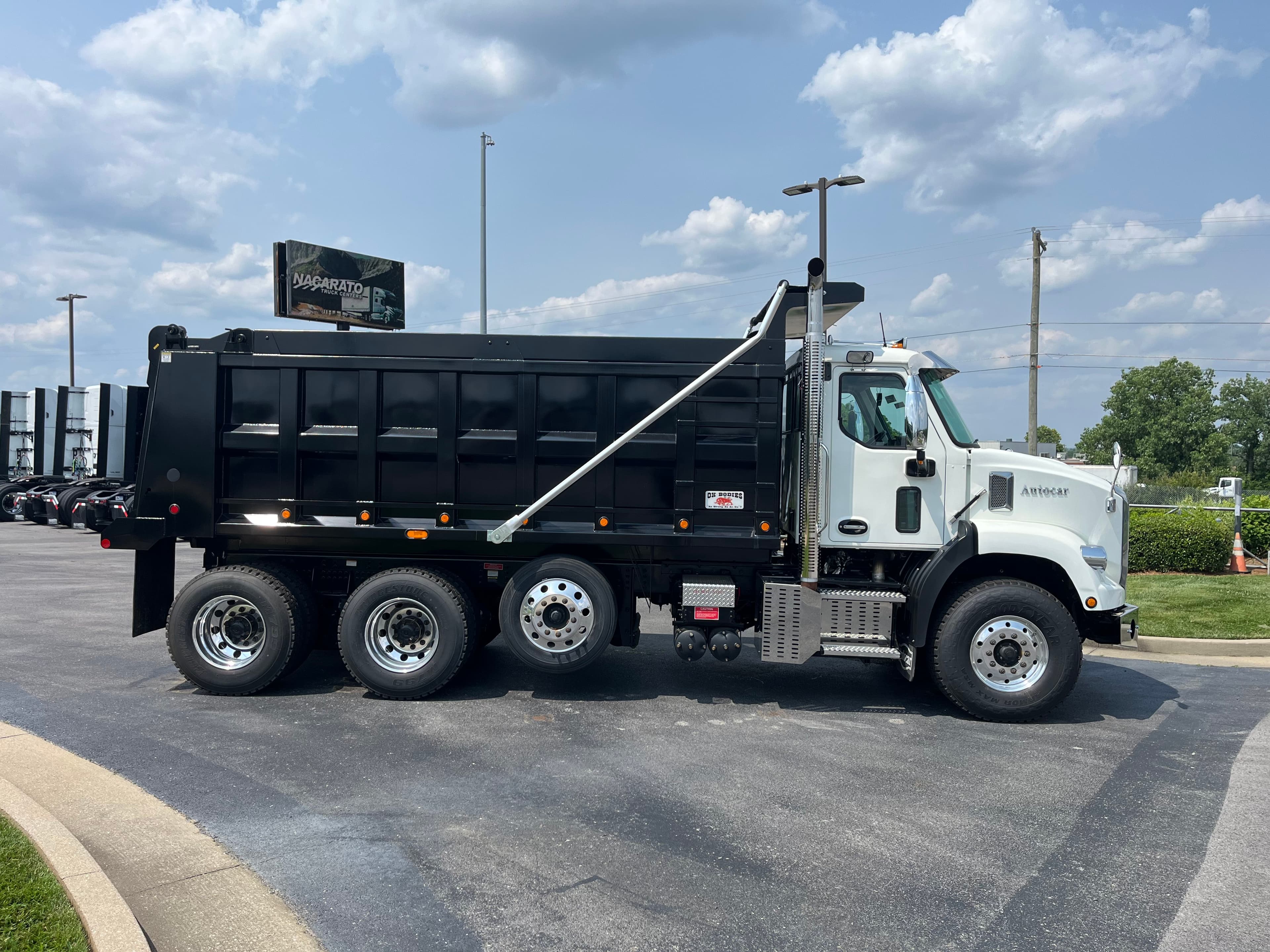 2024 Autocar DC-64 — photo 2