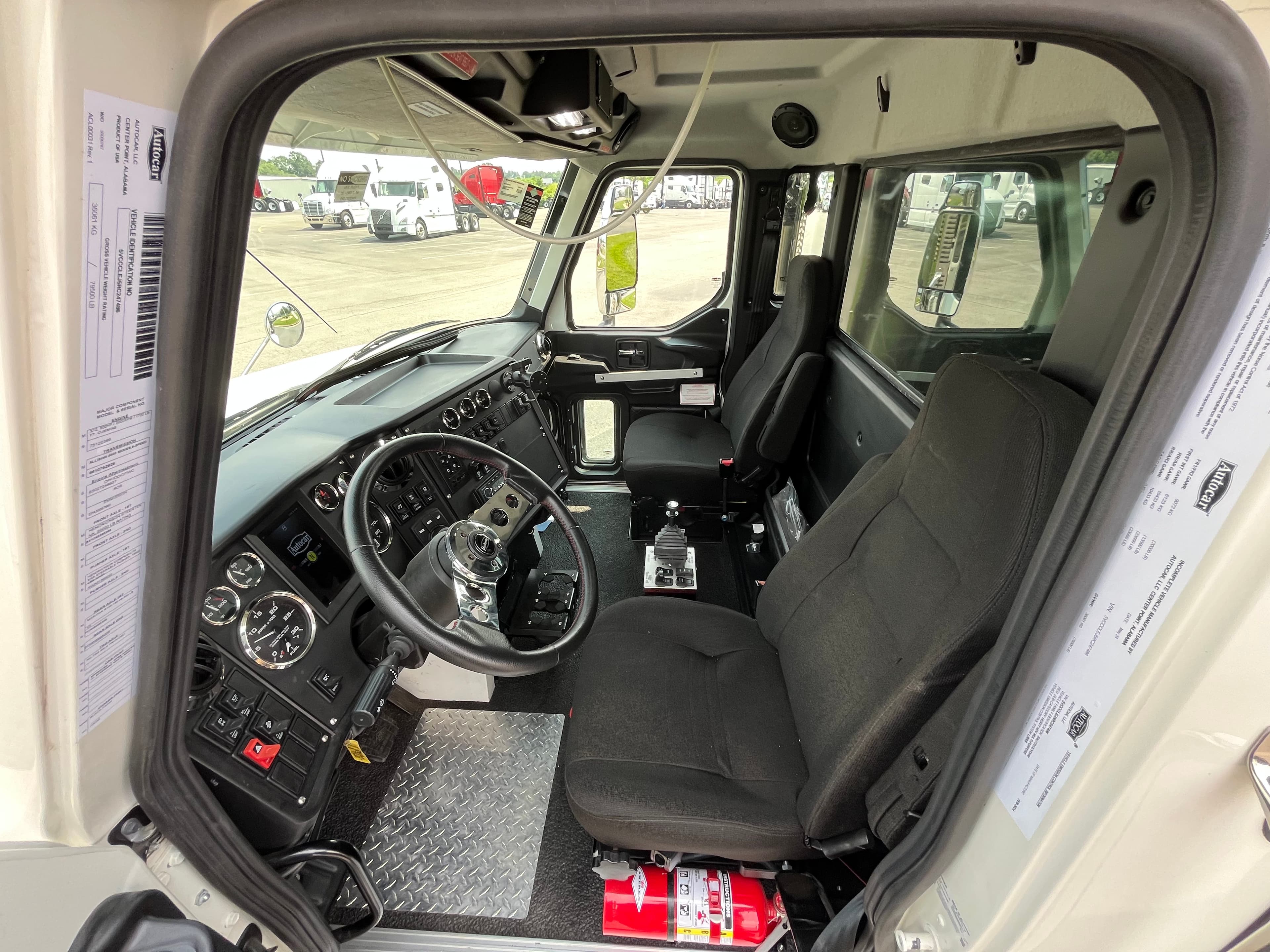 2024 Autocar DC-64 — photo 9