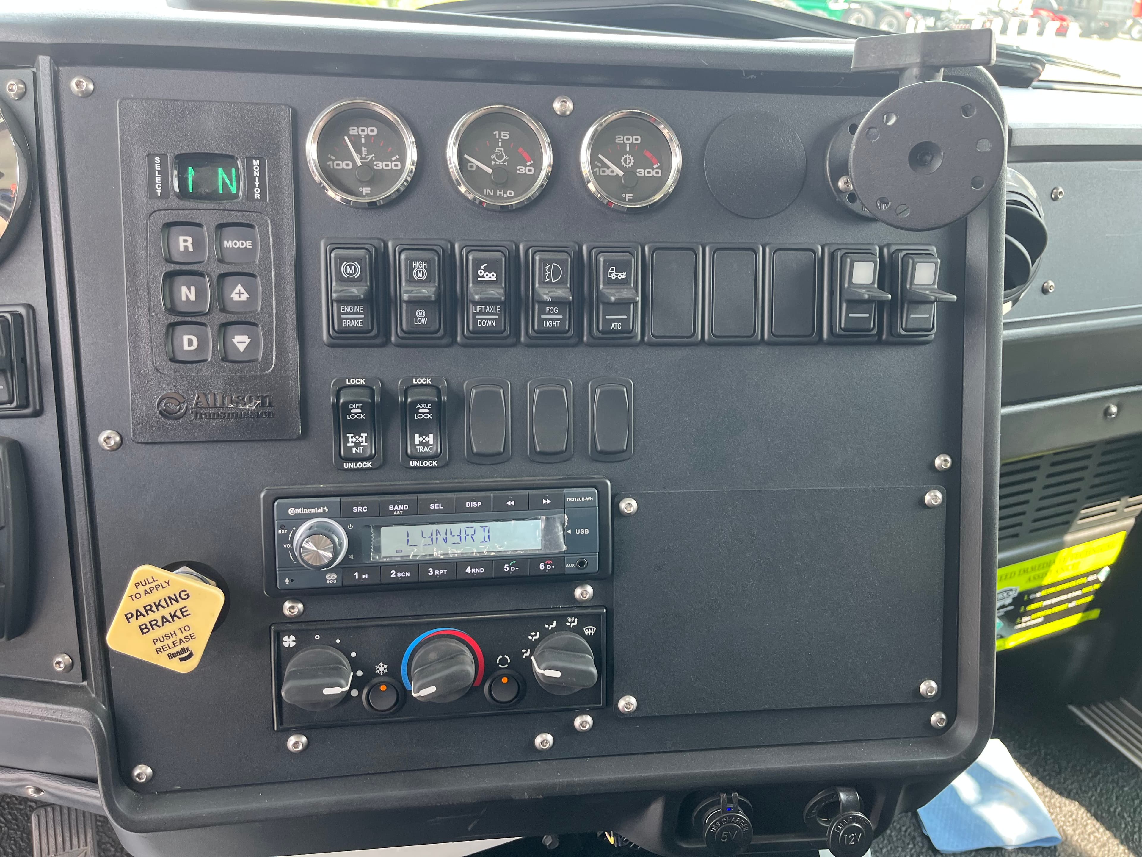 2024 Autocar DC-64 — photo 11