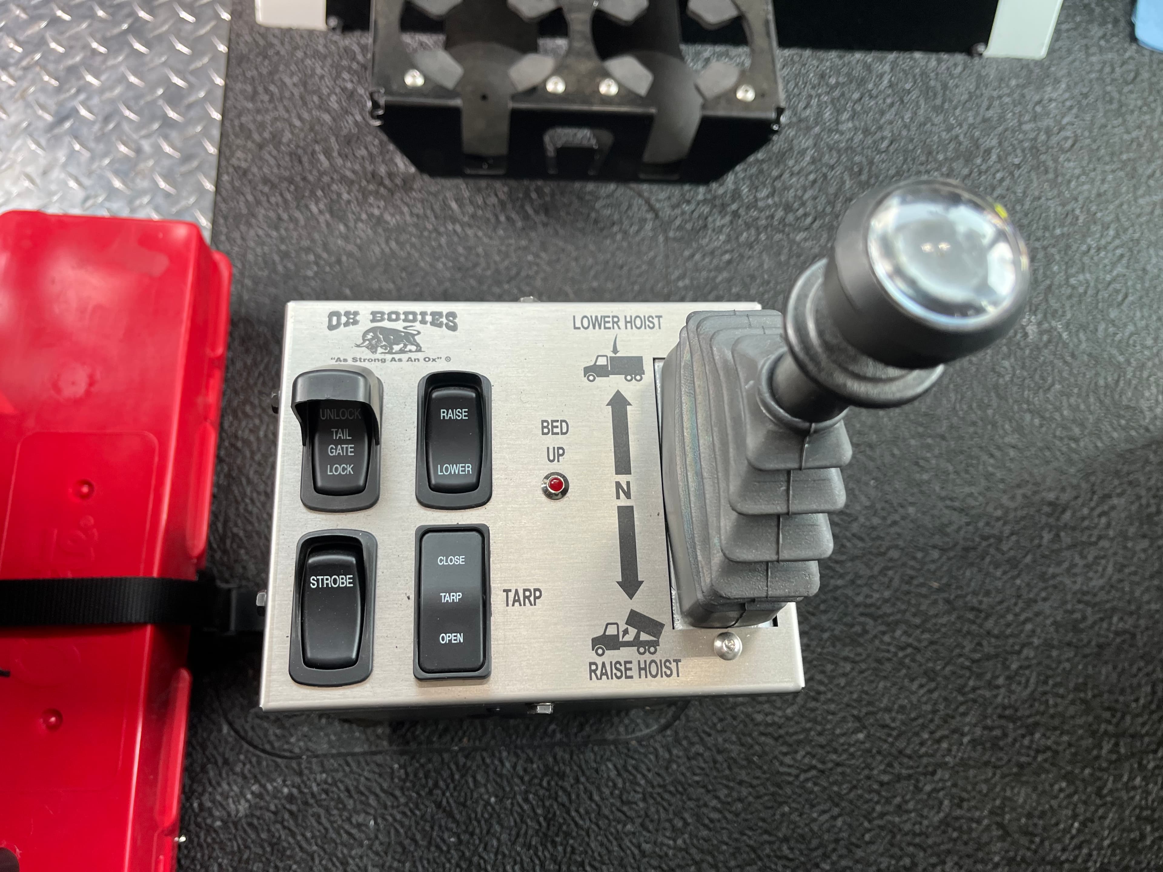 2024 Autocar DC-64 — photo 12