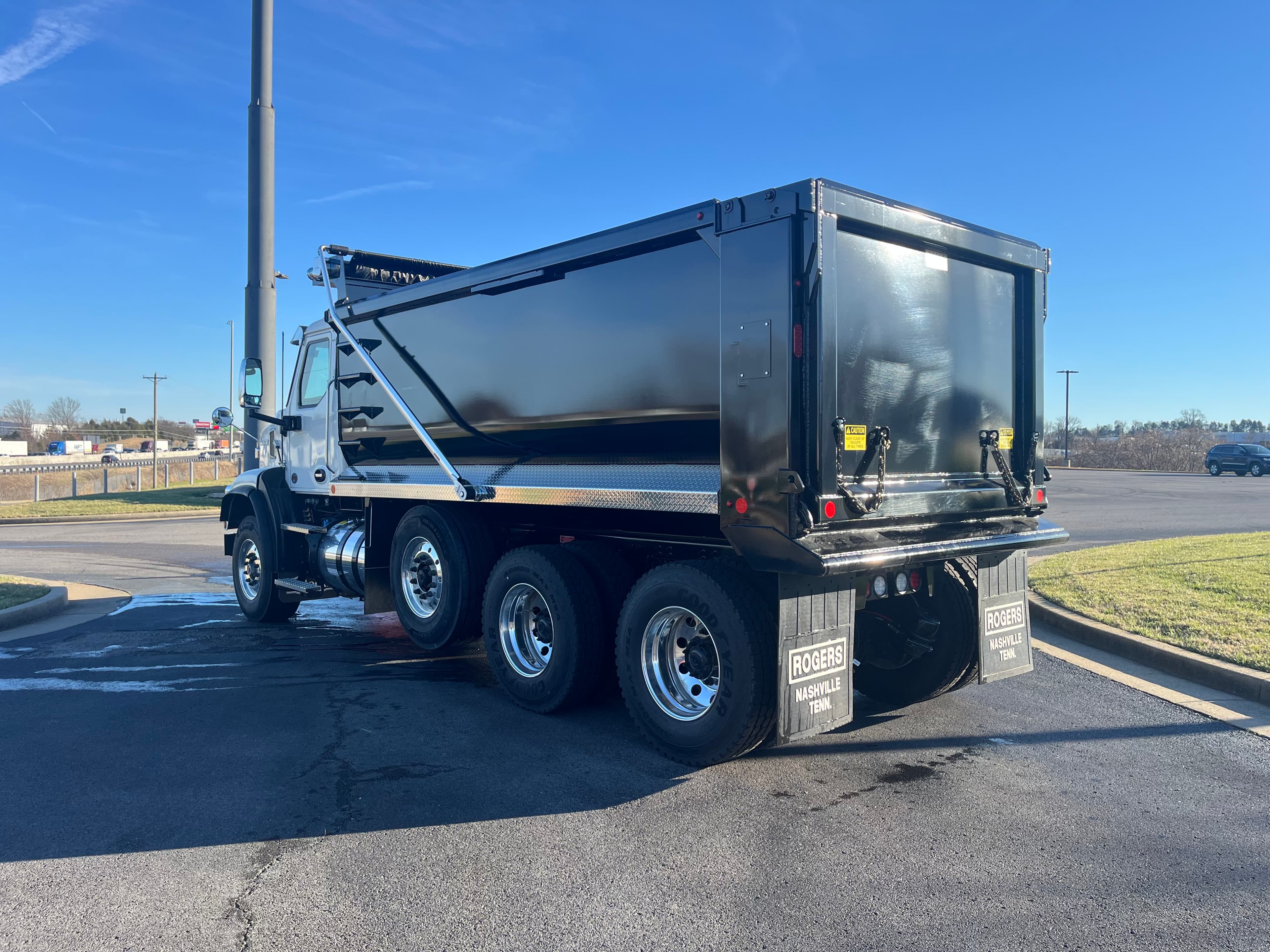 2025 Autocar DC-64 — photo 5